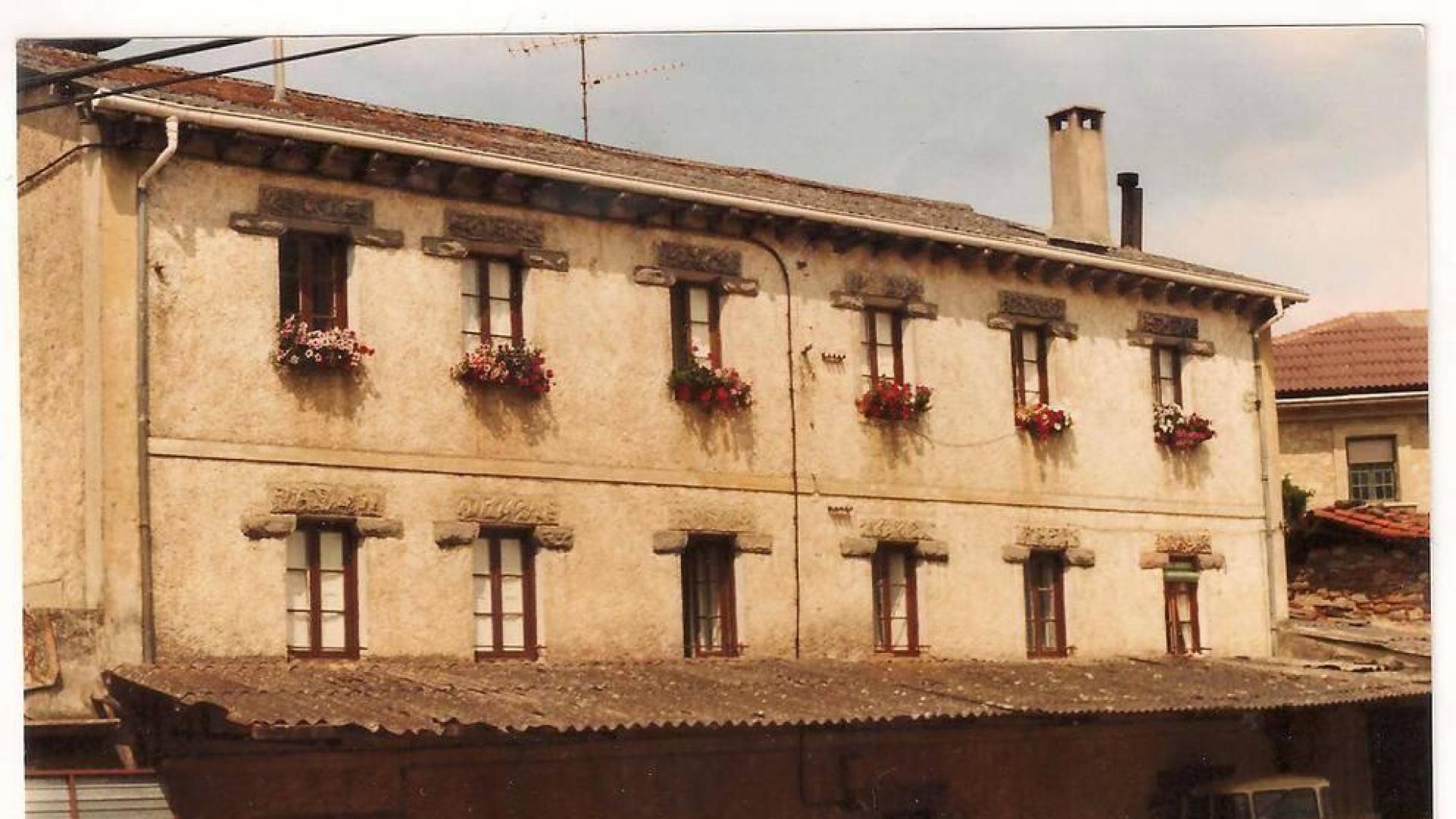 Fue un adelanto para su época en los año 30. con la experiencia en la gestión de molinos del entorno, la familia Jauregi se embarcó en la creación de su propia empresa: la Harinera San Miguel.