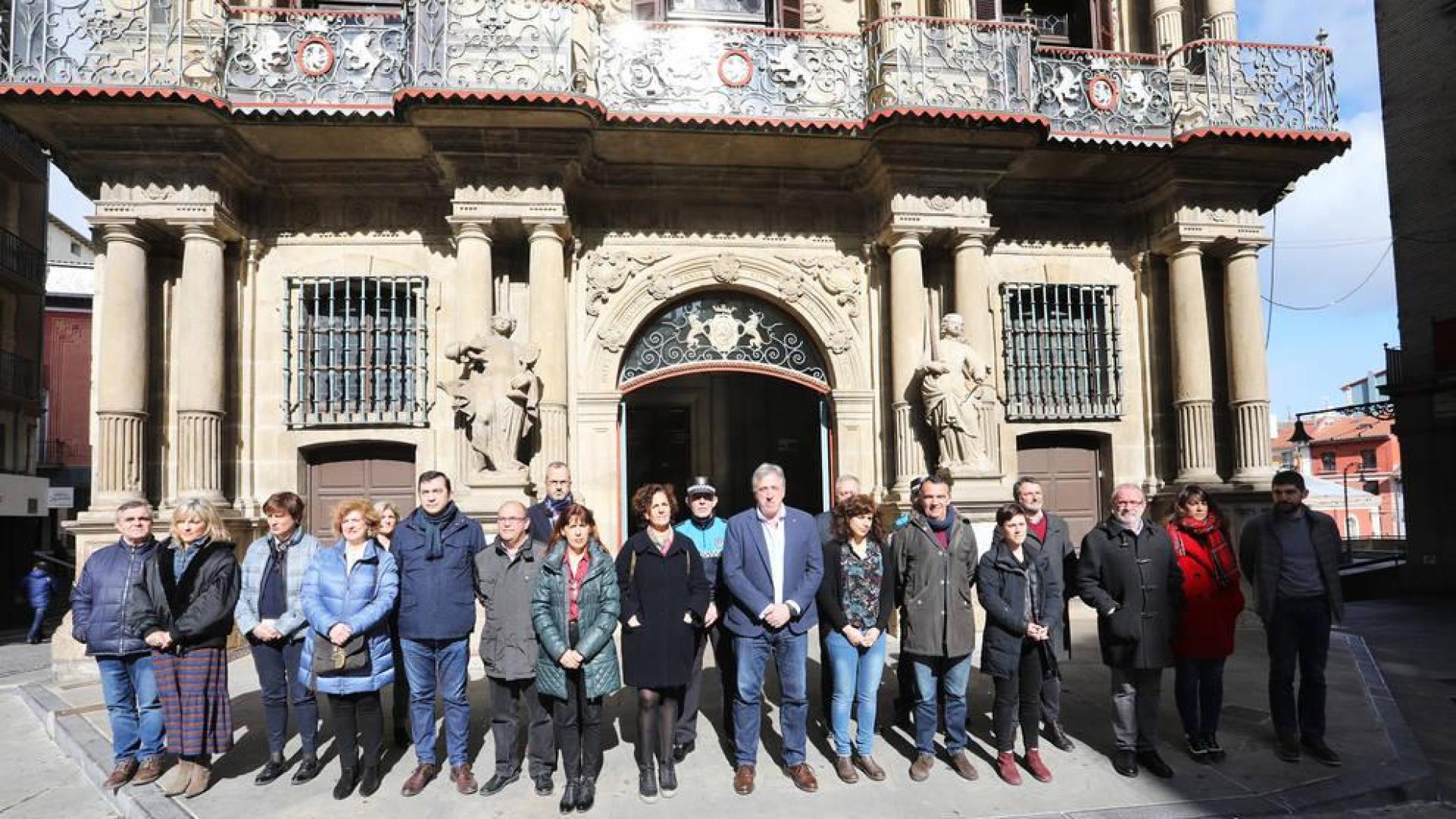 El Ayuntamiento de Pamplona guarda un minuto de silencio por las víctimas del 11-M