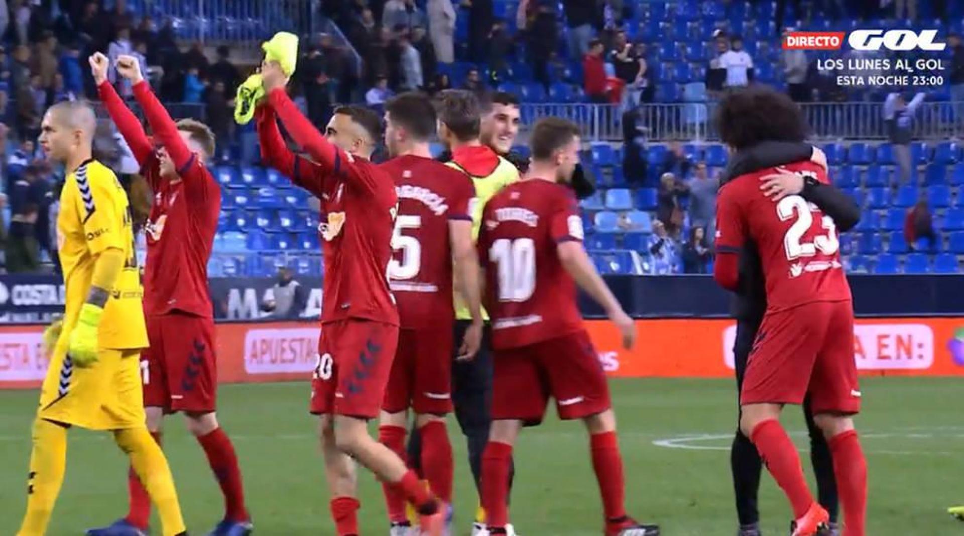 Los jugadores de Osasuna celebran el triunfo.