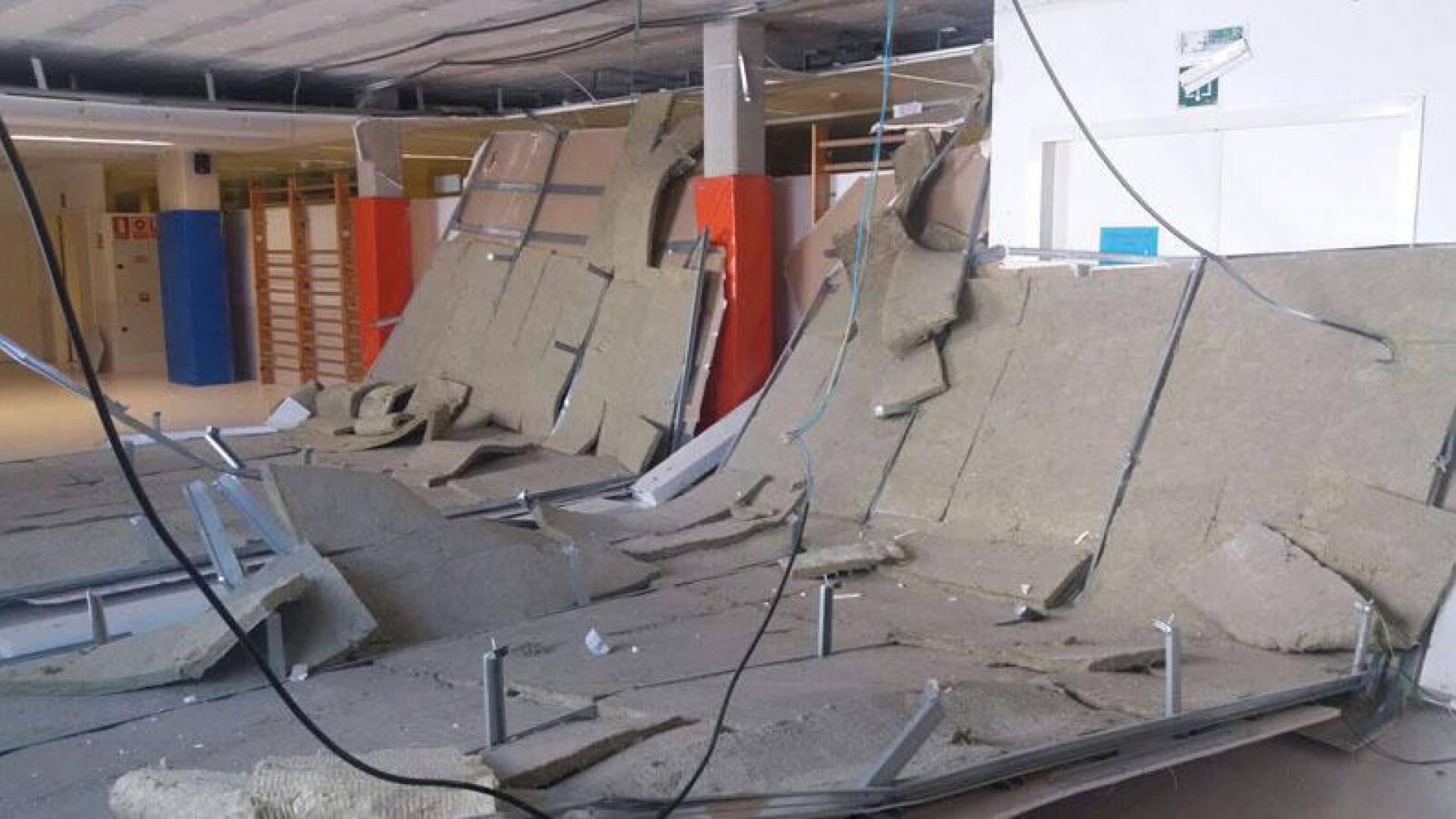 Se desprende parte del techo en el Colegio Público Patxi Larrainzar