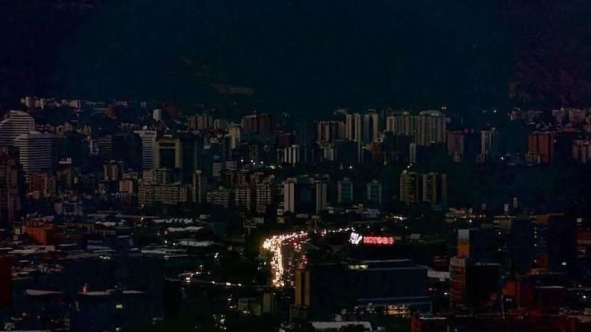 Estados Unidos retira a todo su personal diplomático de Venezuela