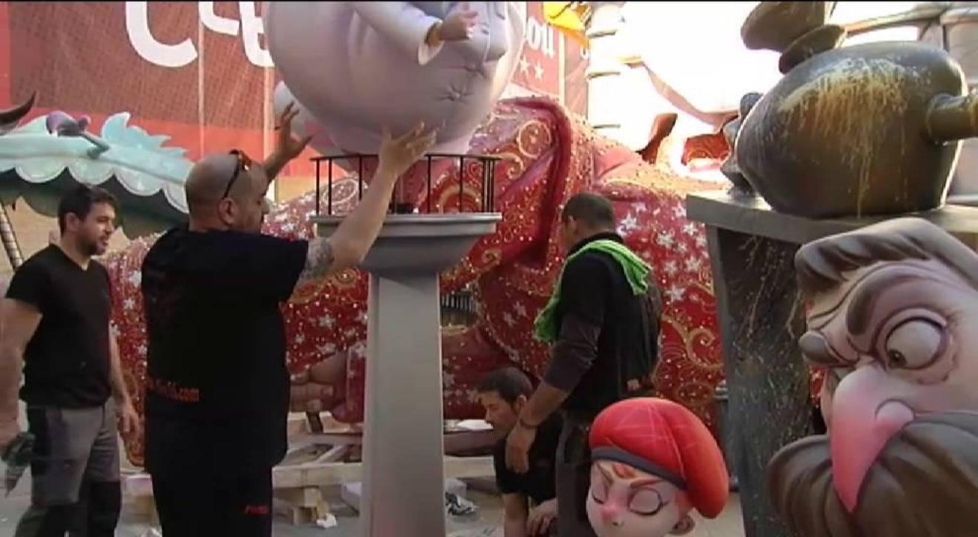 La 'Plantá' de las Fallas arranca en Valencia