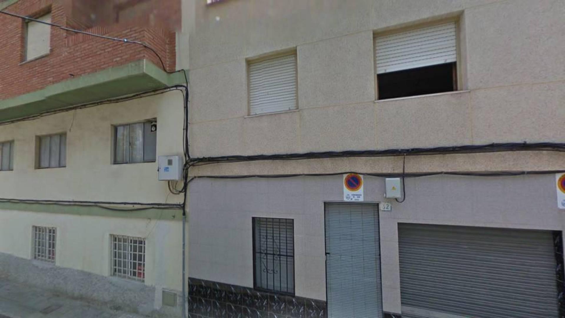 El incendio se ha producido en la calle Depósito Viejo de Elda (Alicante).