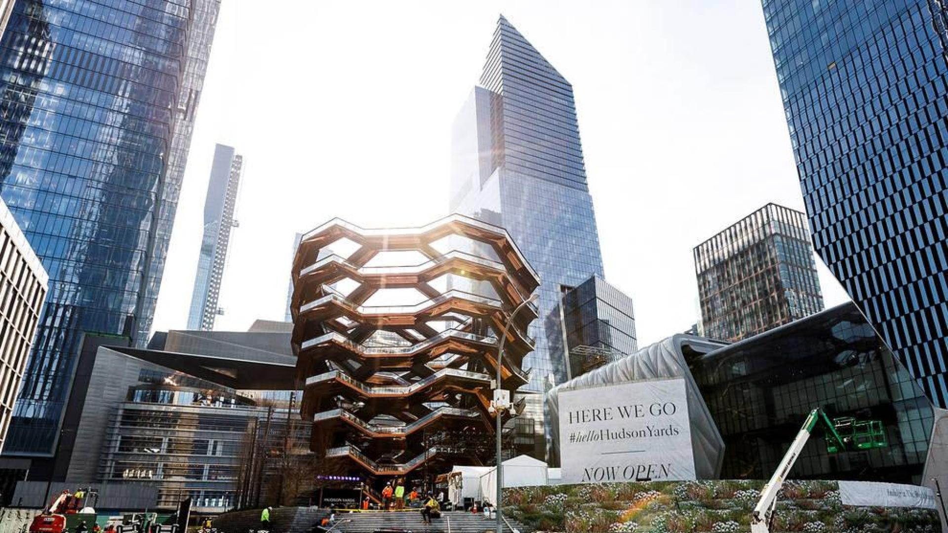 Fotografía que muestra varios edificios pertenecientes al complejo Hudson Yards, calificado como el mayor proyecto inmobiliario privado del país, este jueves en Nueva York (Estados Unidos).