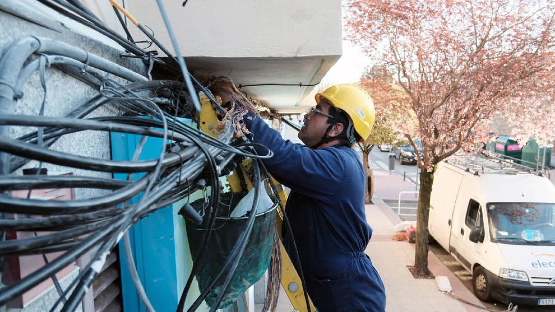 Un incendio deja sin luz hasta mediodía a vecinos y comercios en Noáin