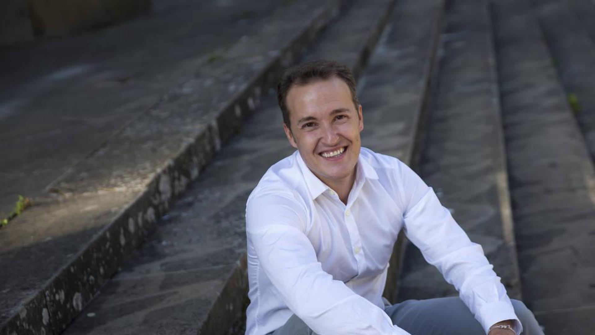 Luis Campos Iturralde: “El efecto positivo de la renta en la felicidad no es lineal ni infinito”