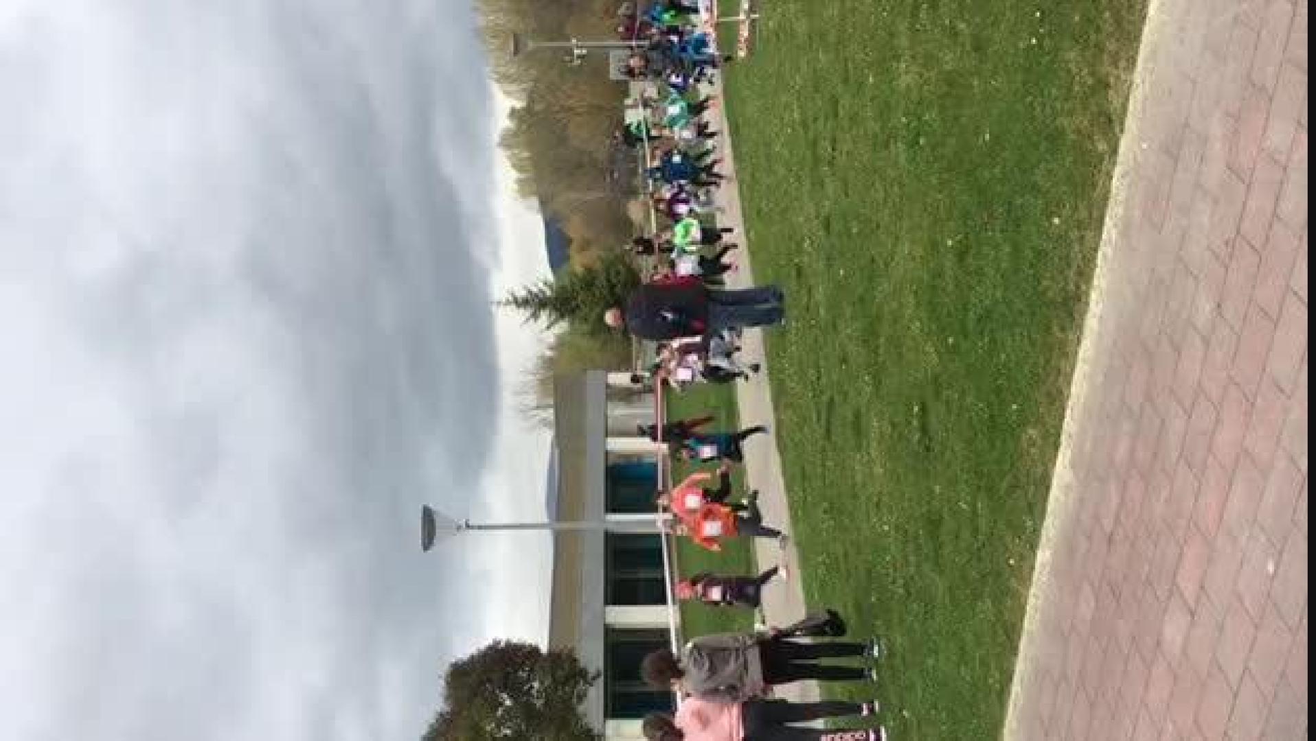 Vídeo de la carrera solidaria de Hiru Hamabi en Sarriguren