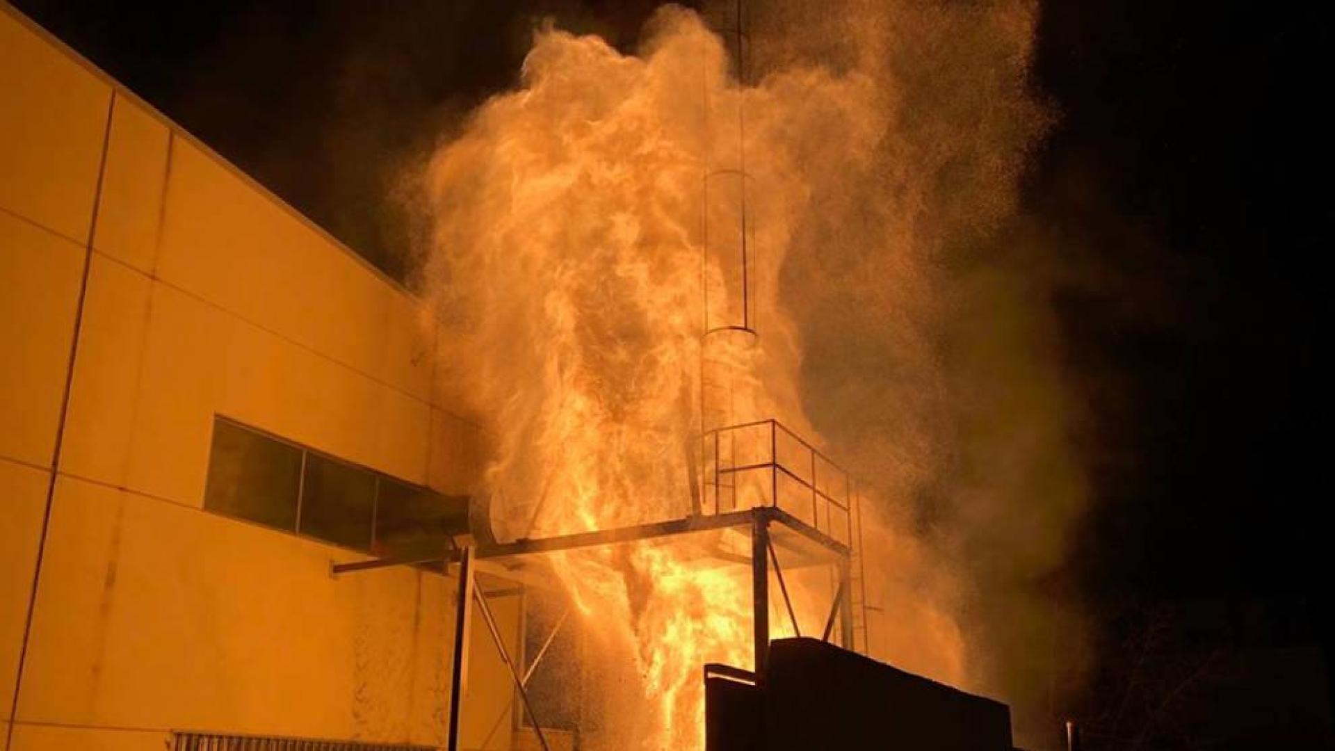Extinguido un incendio en el silo de una carpintería del polígono de Arguedas