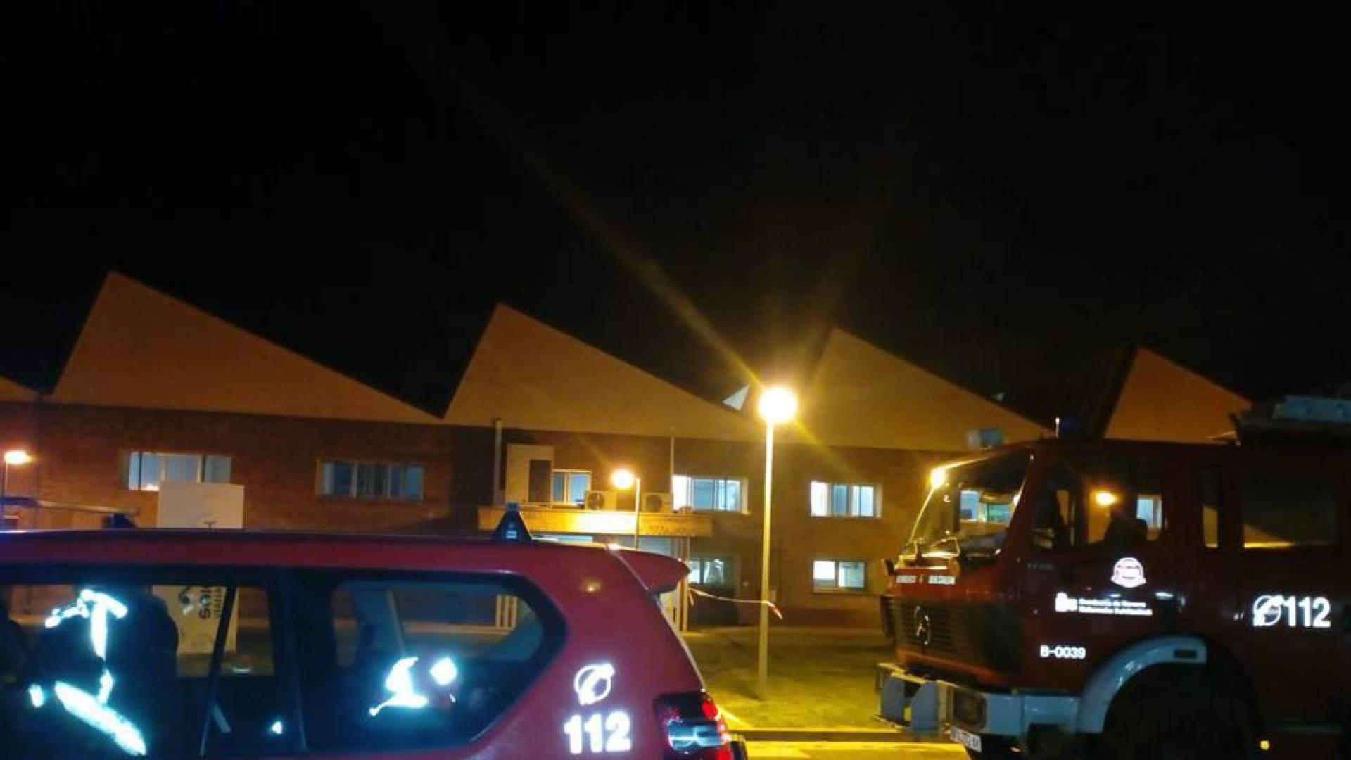 Bomberos de Logroño sofocan un fuego en una empresa papelera de Viana