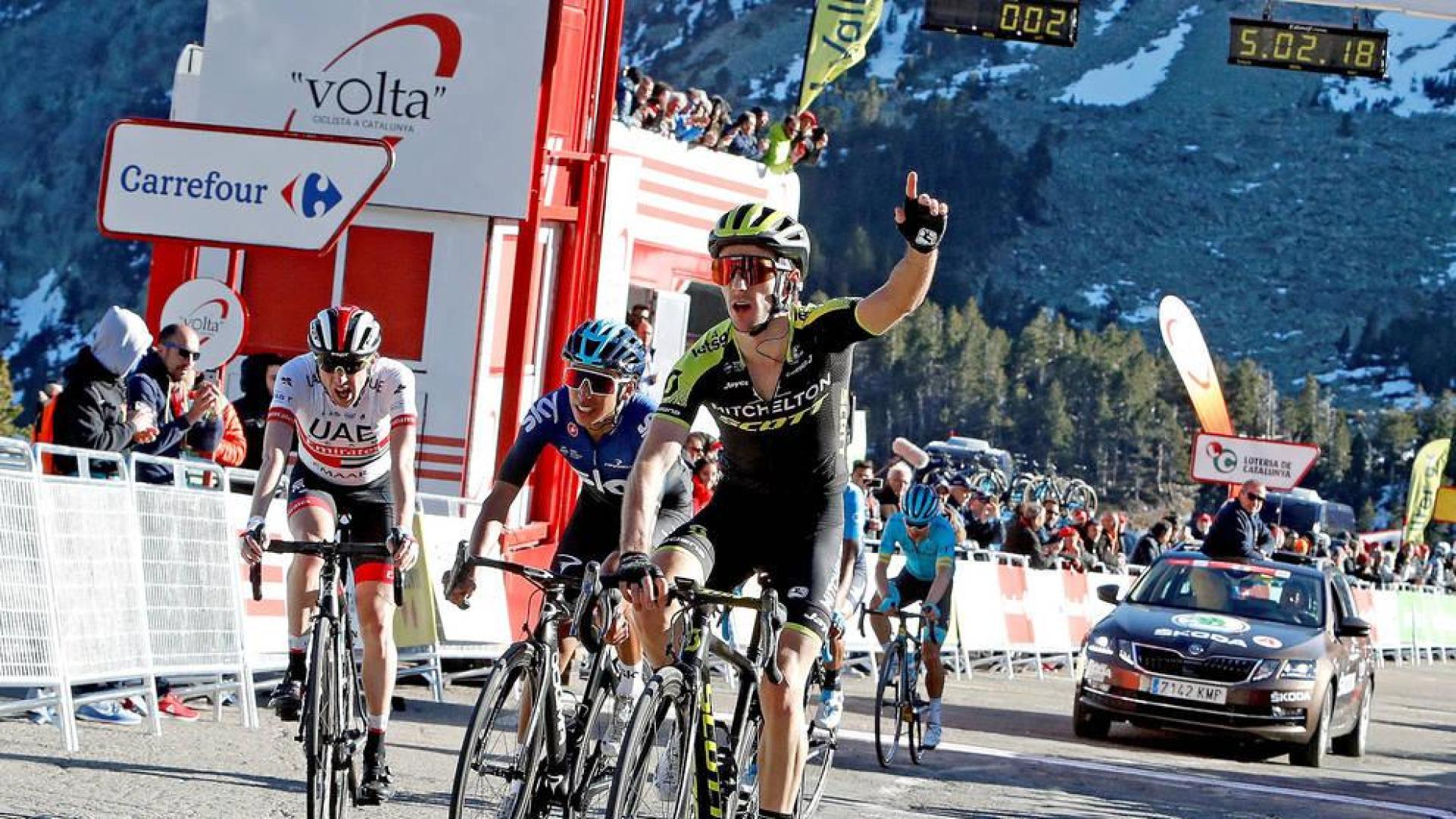 Adam Yates reina en Vallter 2000 y De Gendt salva el liderato de la Volta