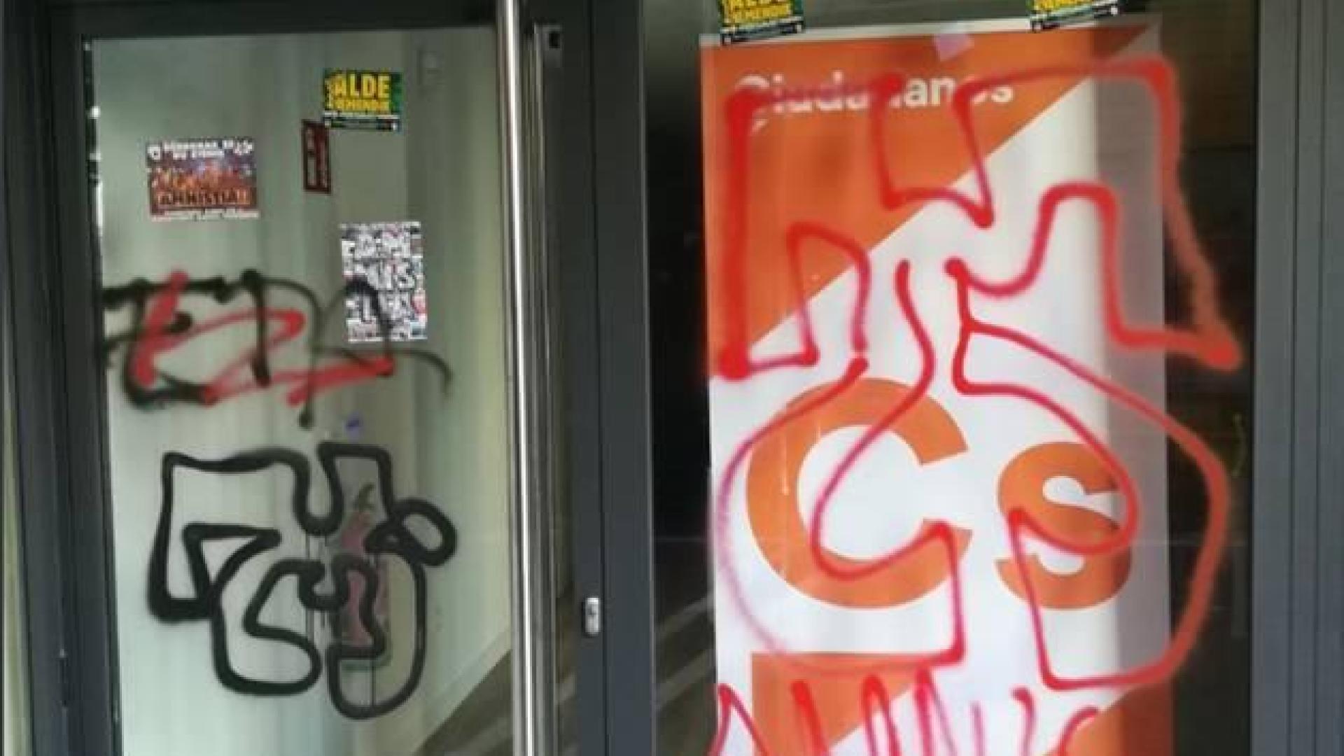 Imputado por enaltecimiento del terrorismo por pintar la sede de Ciudadanos