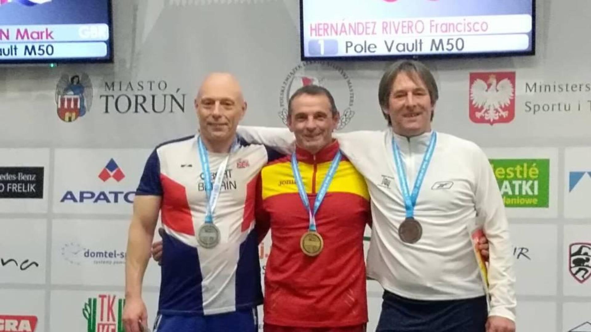 Francis Hernández, pentacampeón del mundo