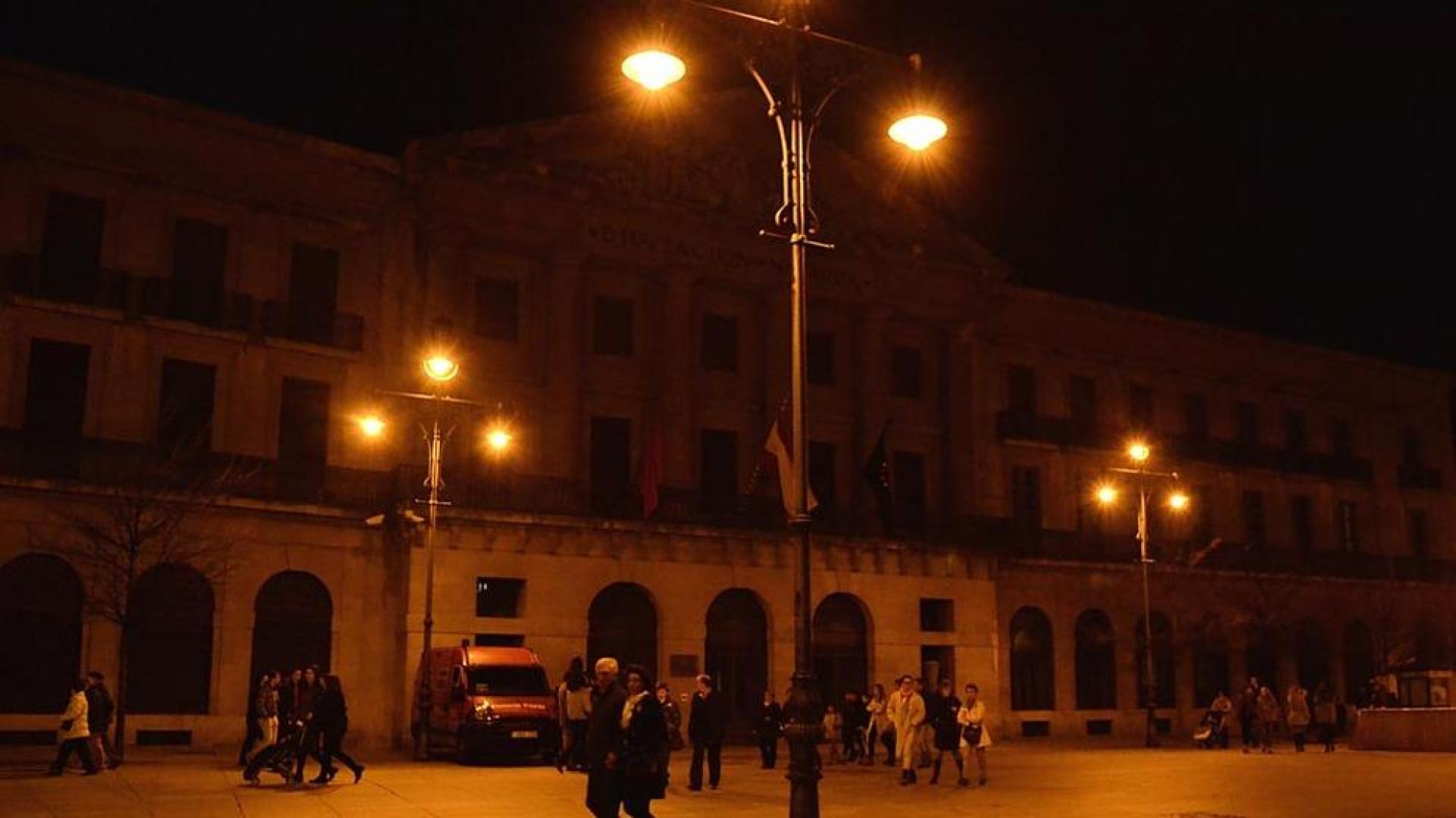 Varios de los edificios más emblemáticos de la Comunidad foral apagaron sus luces en sintonía con el resto del mundo