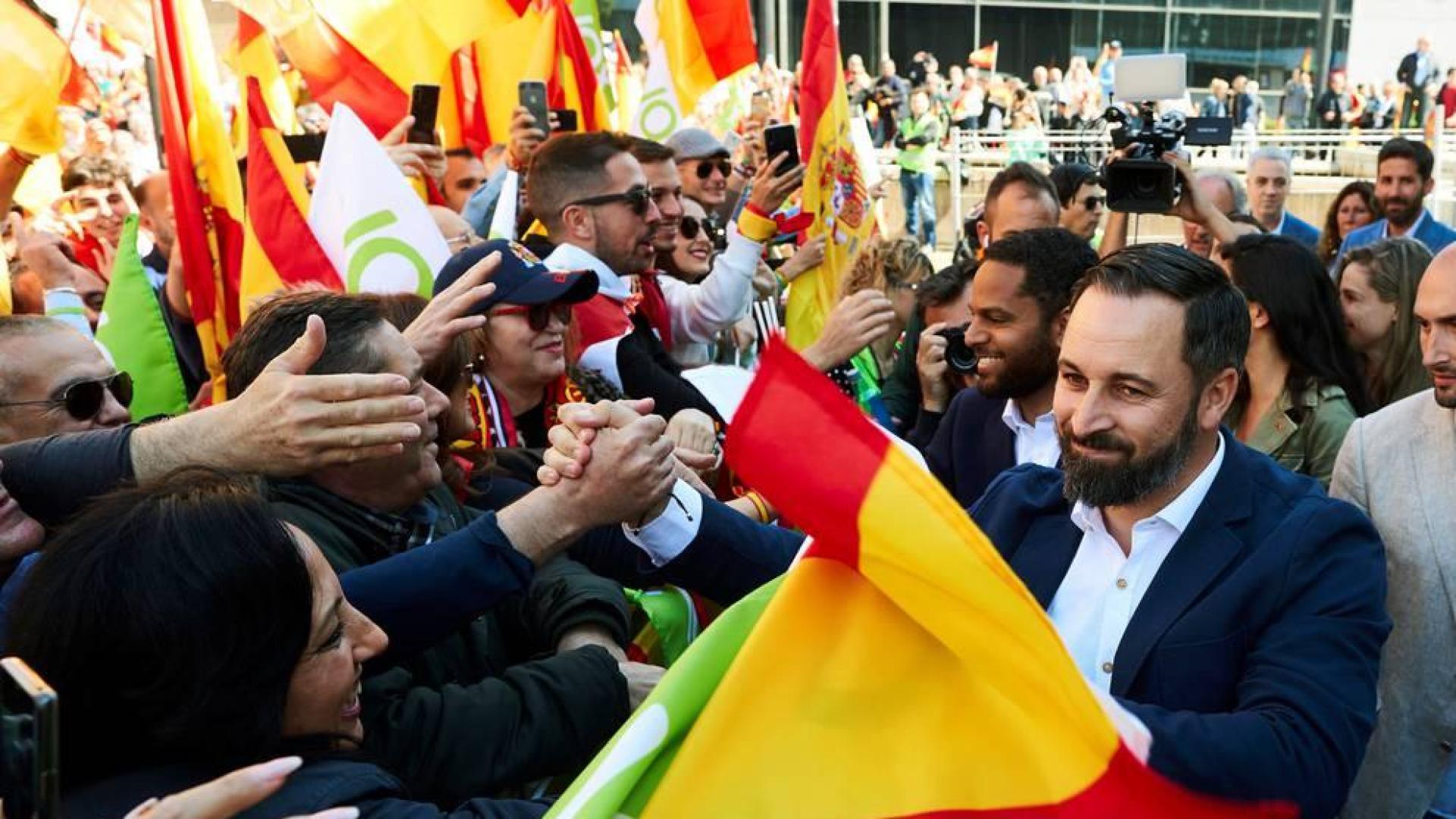 Los CDR no consiguen boicotear el mitin de Abascal en Barcelona