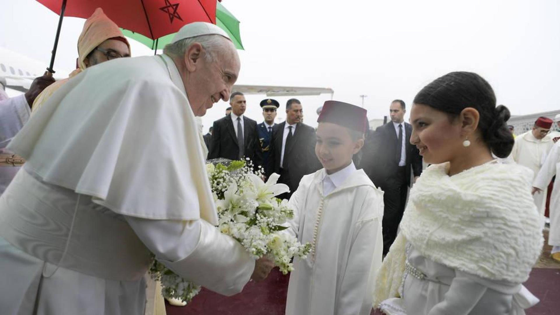 El Papa afirma en Marruecos que la inmigración no se resuelve con "barreras"