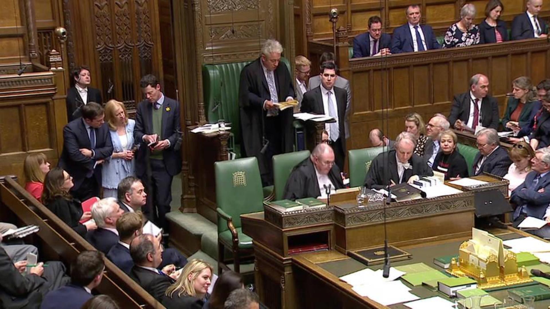 El Parlamento británico no respalda ninguna de las alternativas para el "brexit"