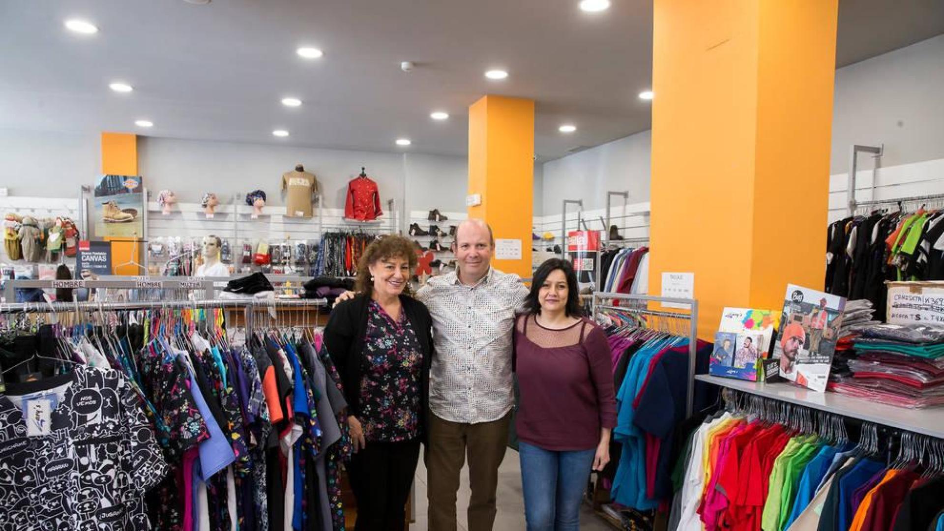 Los uniformes se tiñen de colores en Bayon Moda