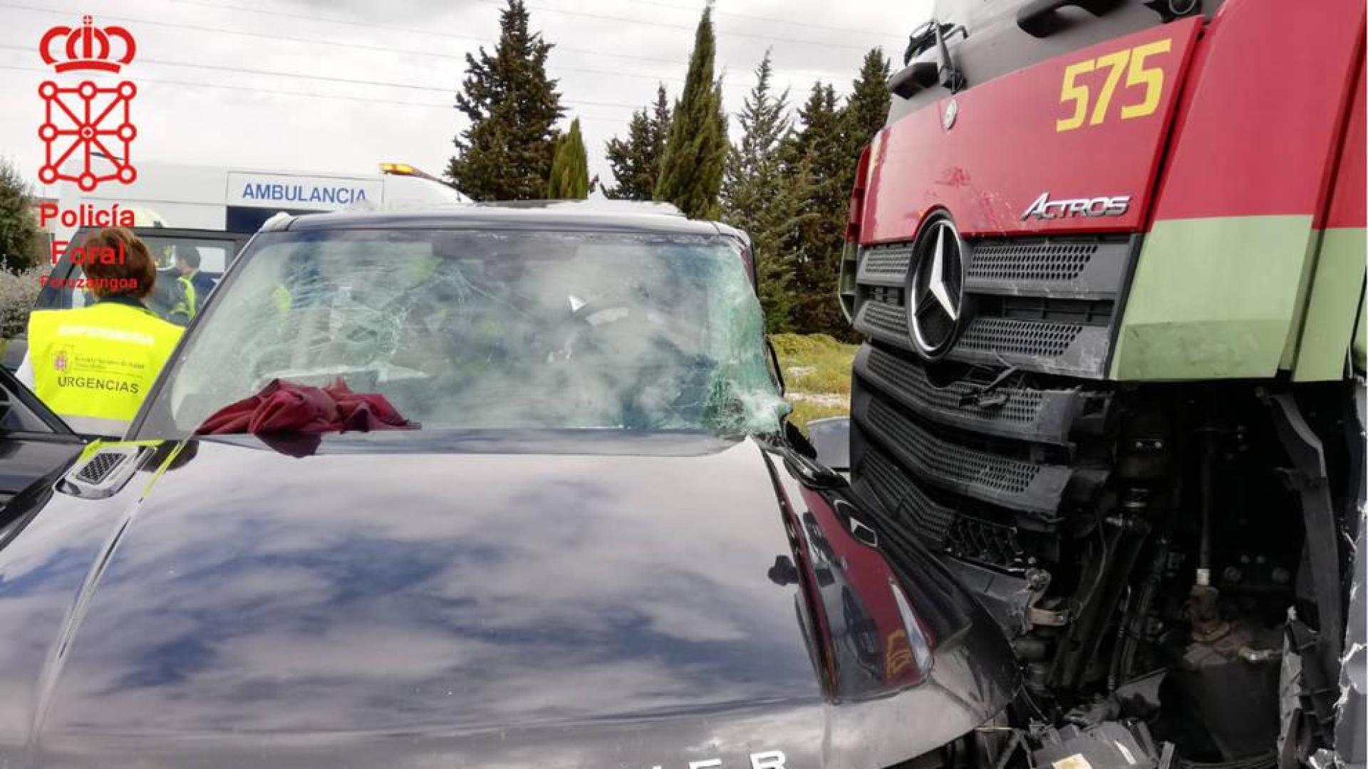 Dos heridos tras colisionar un camión y un todoterreno en la N-121, en Tafalla