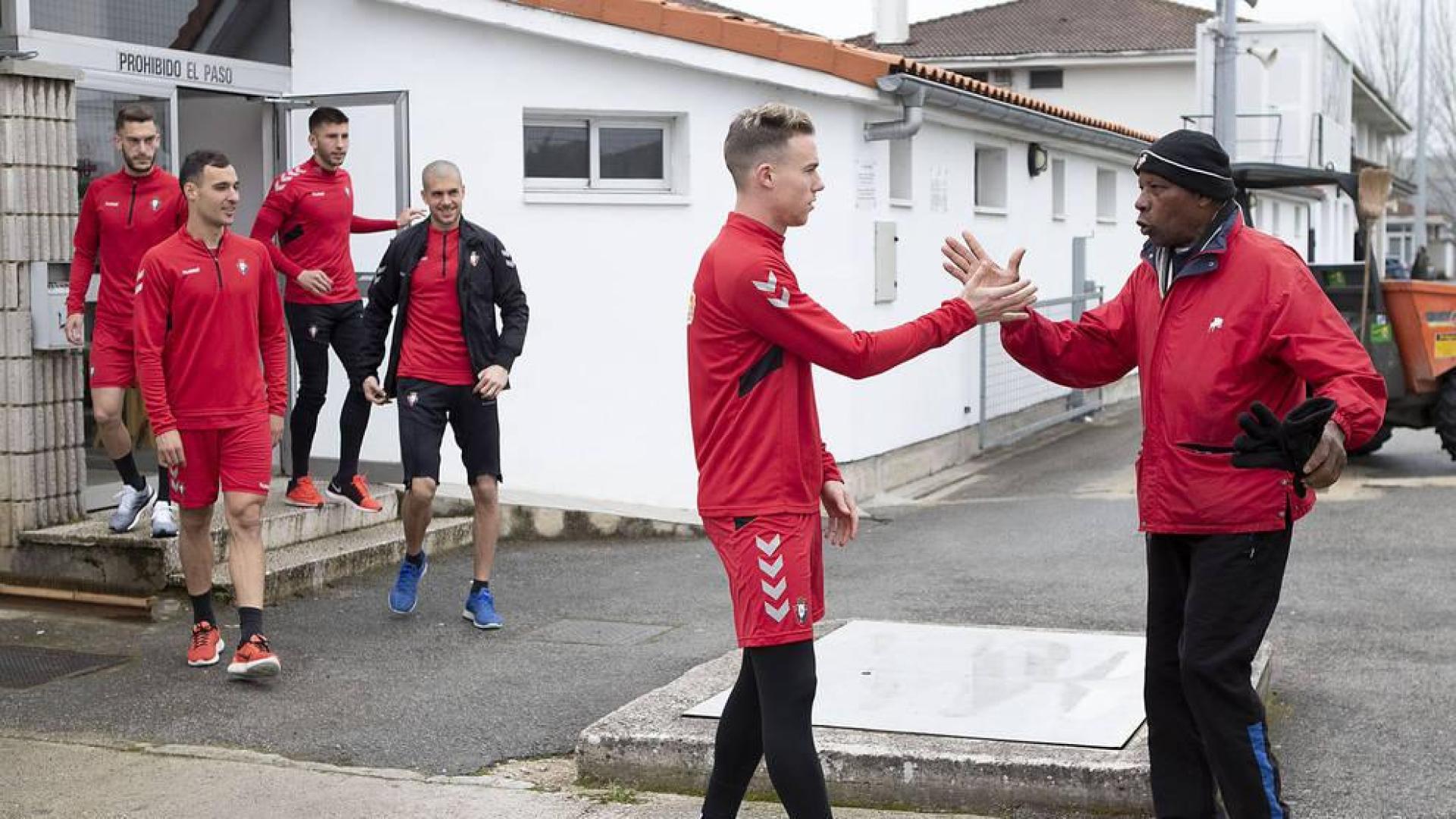 La afición de Osasuna se vuelca con Antonio, un rojillo incondicional de Tajonar
