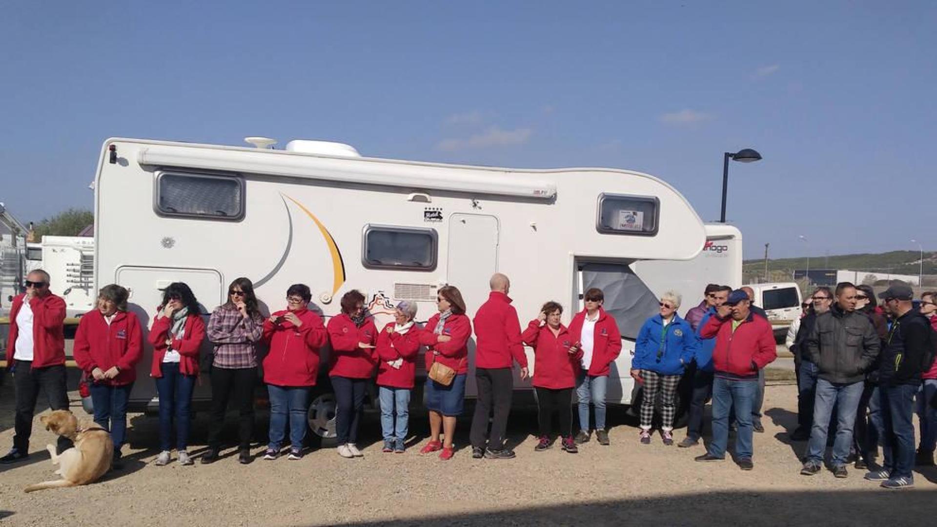 Medio centenar de personas apadrinan en Lodosa un área de autocaravanas