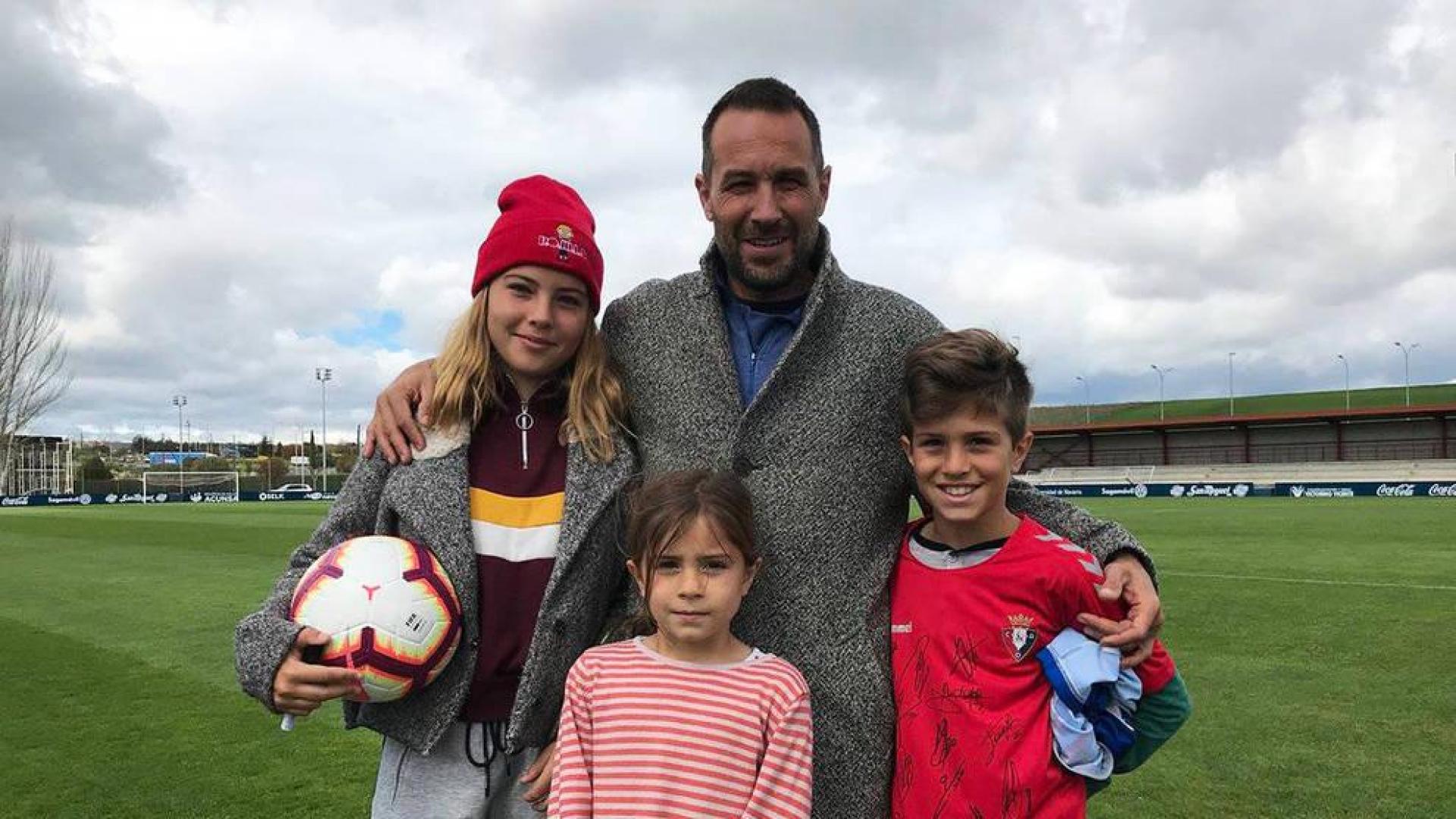 Álex Fernández, de visita en Tajonar con su familia