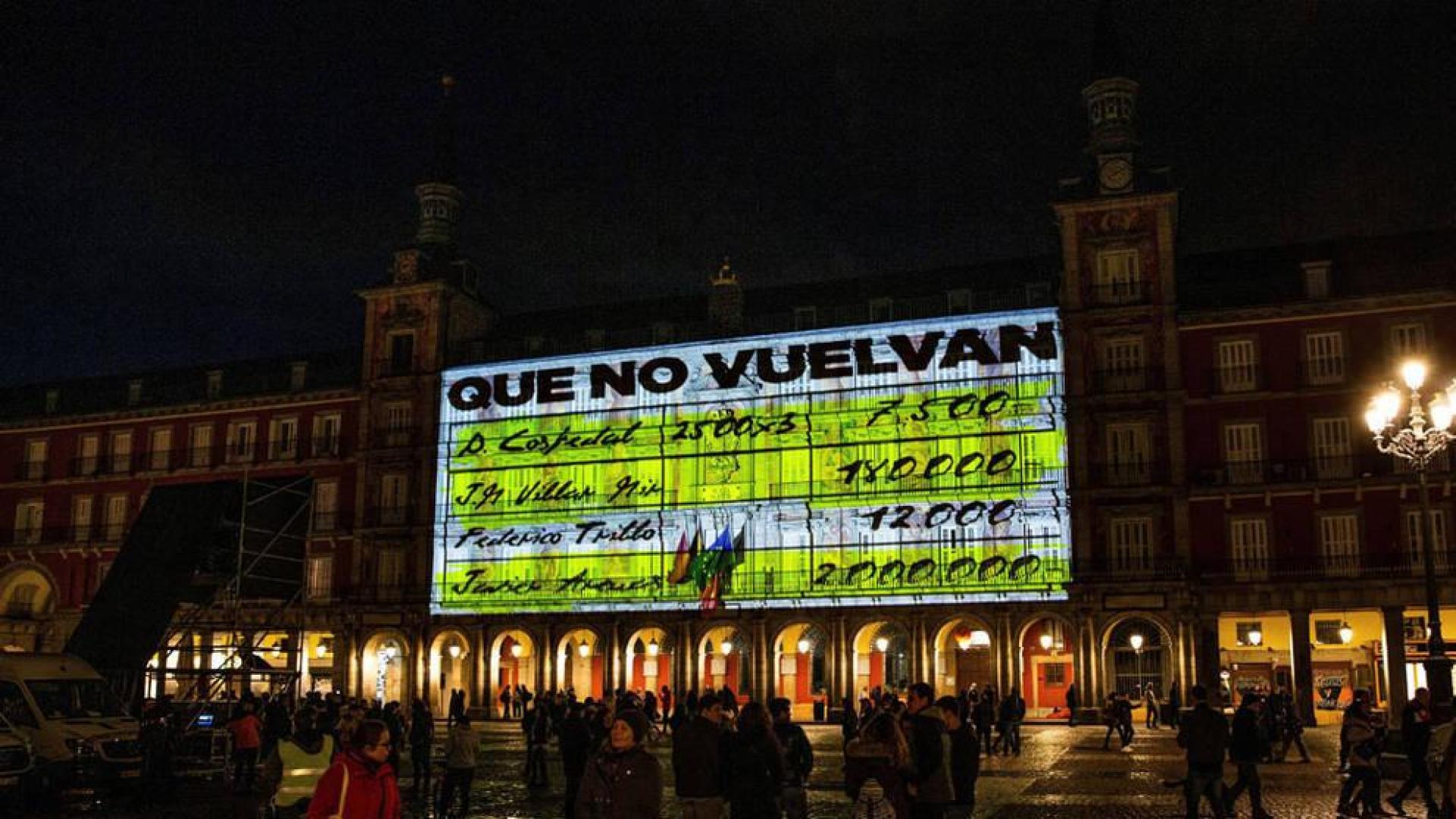 Podemos se atribuye la proyección de los 'papeles de Bárcenas' en Madrid