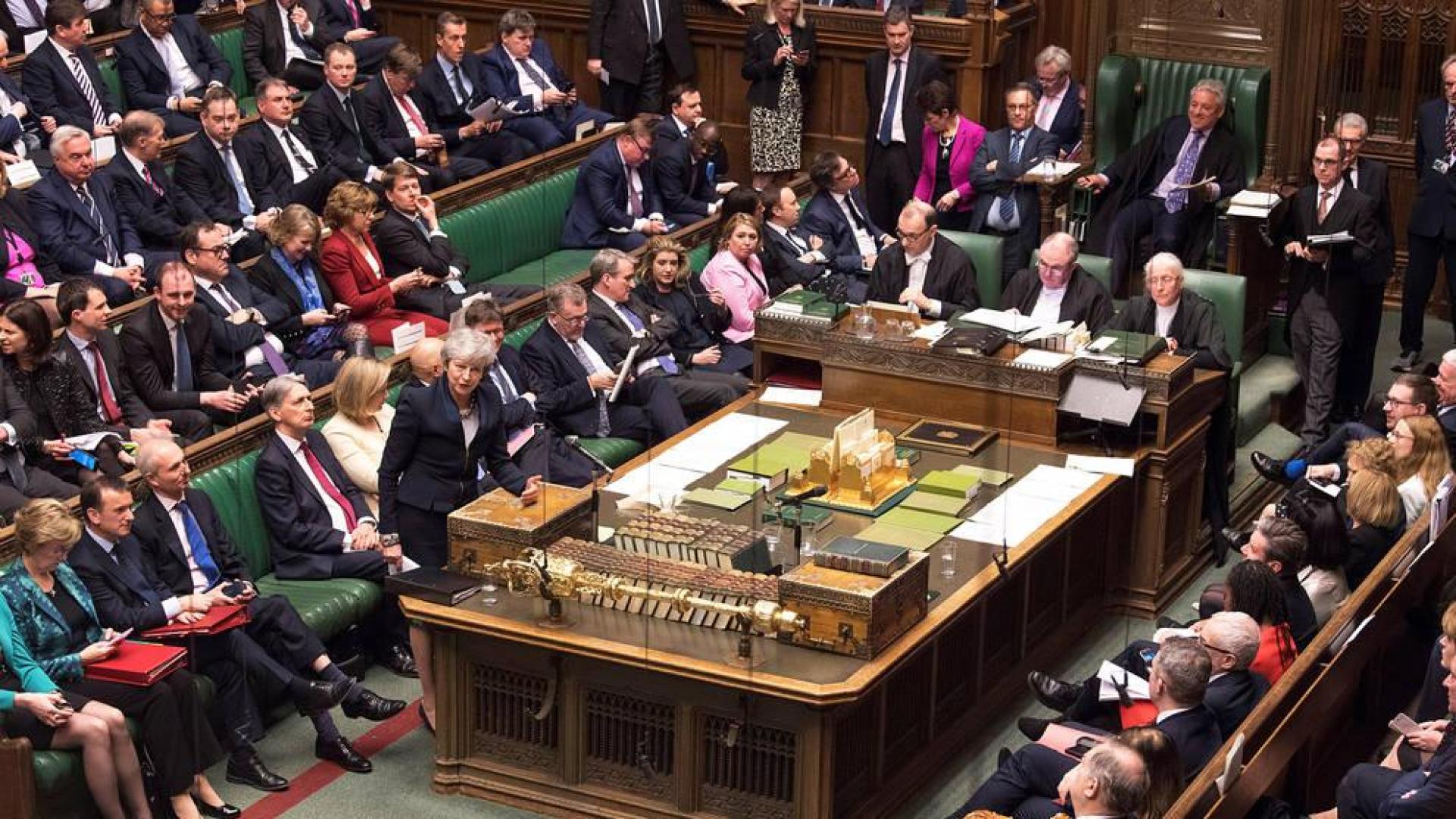 Los Comunes dan luz verde a una ley para evitar un "brexit" sin acuerdo