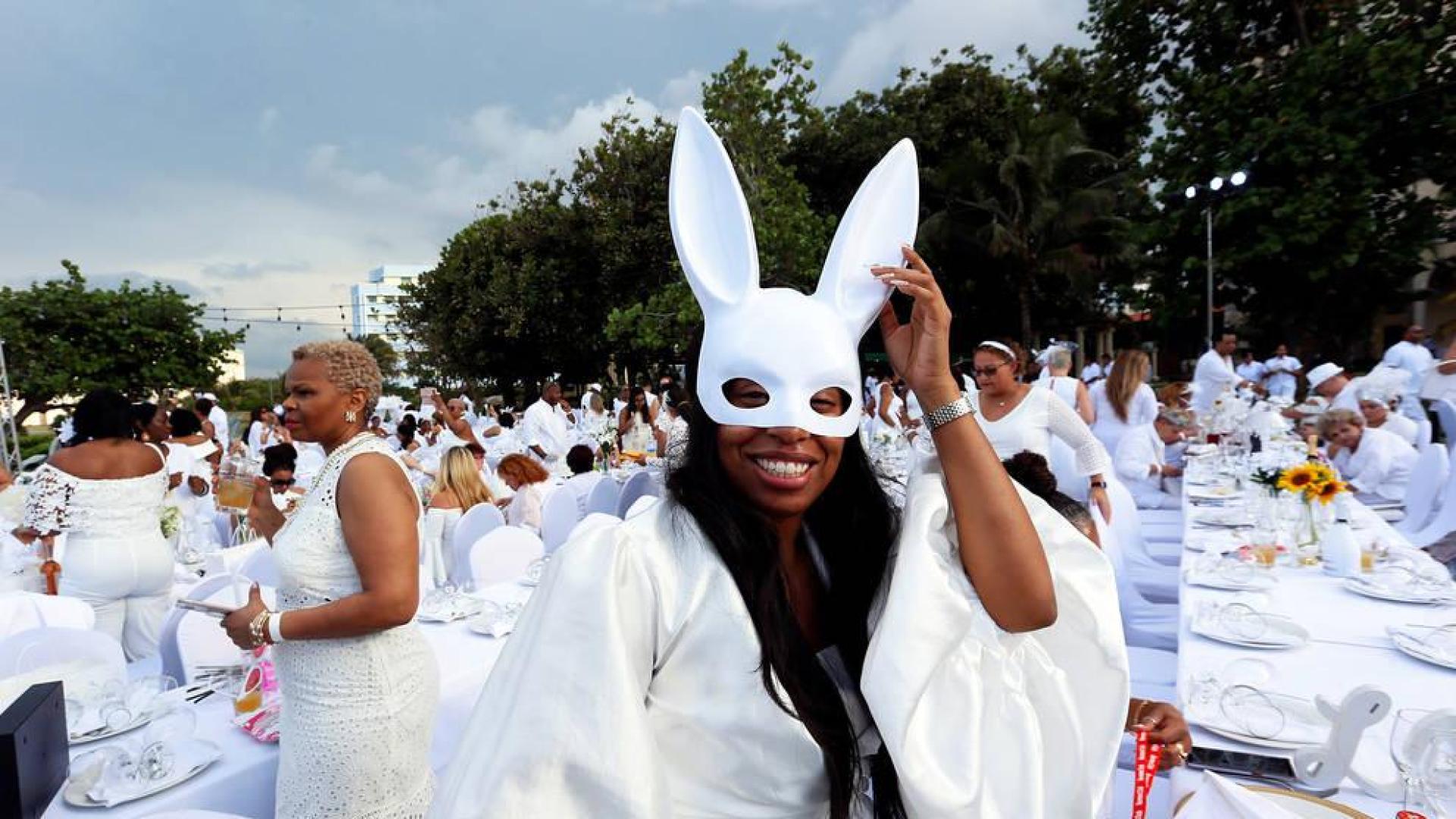 La Habana se viste de blanco para cenar