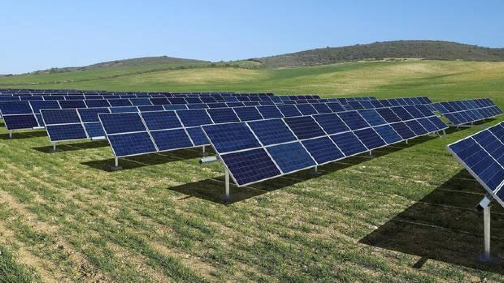 Mecasolar suministrará 186 MW de seguidores solares a Grupo Cobra
