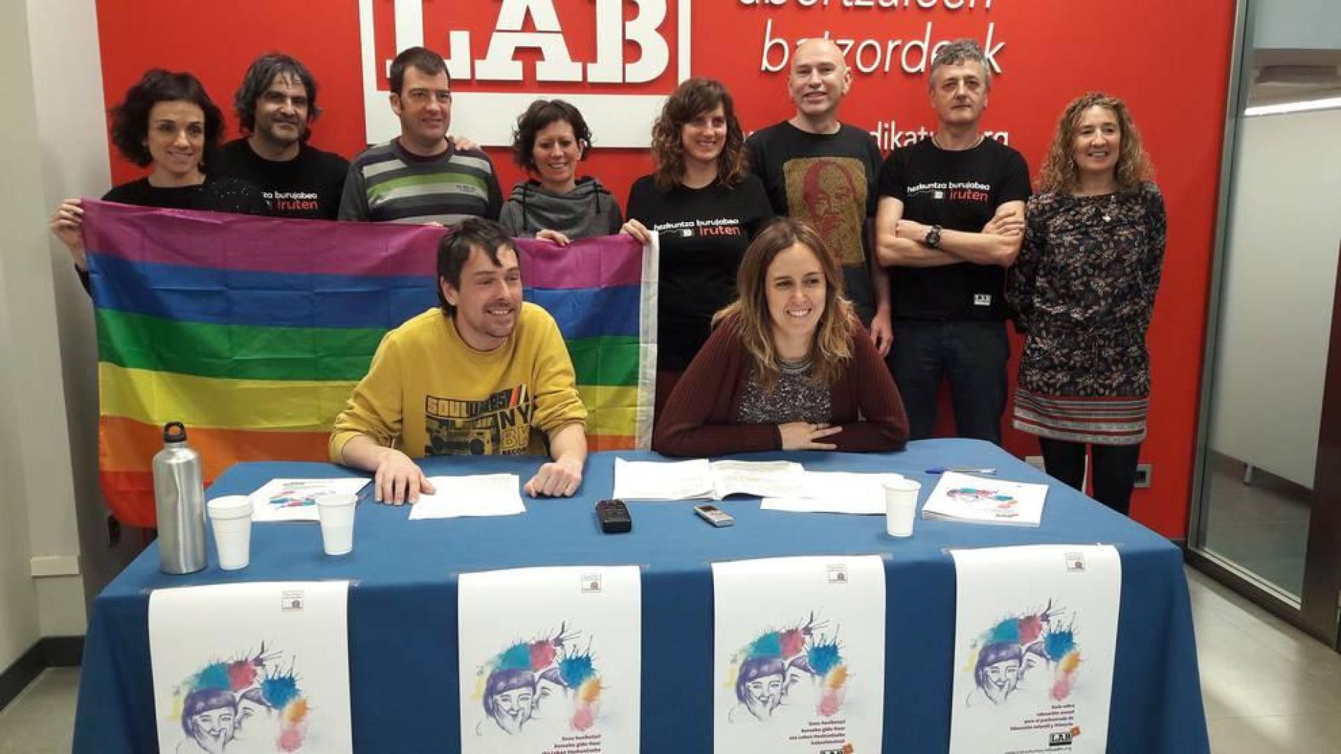 LAB crea una guía de educación sexual para profesores