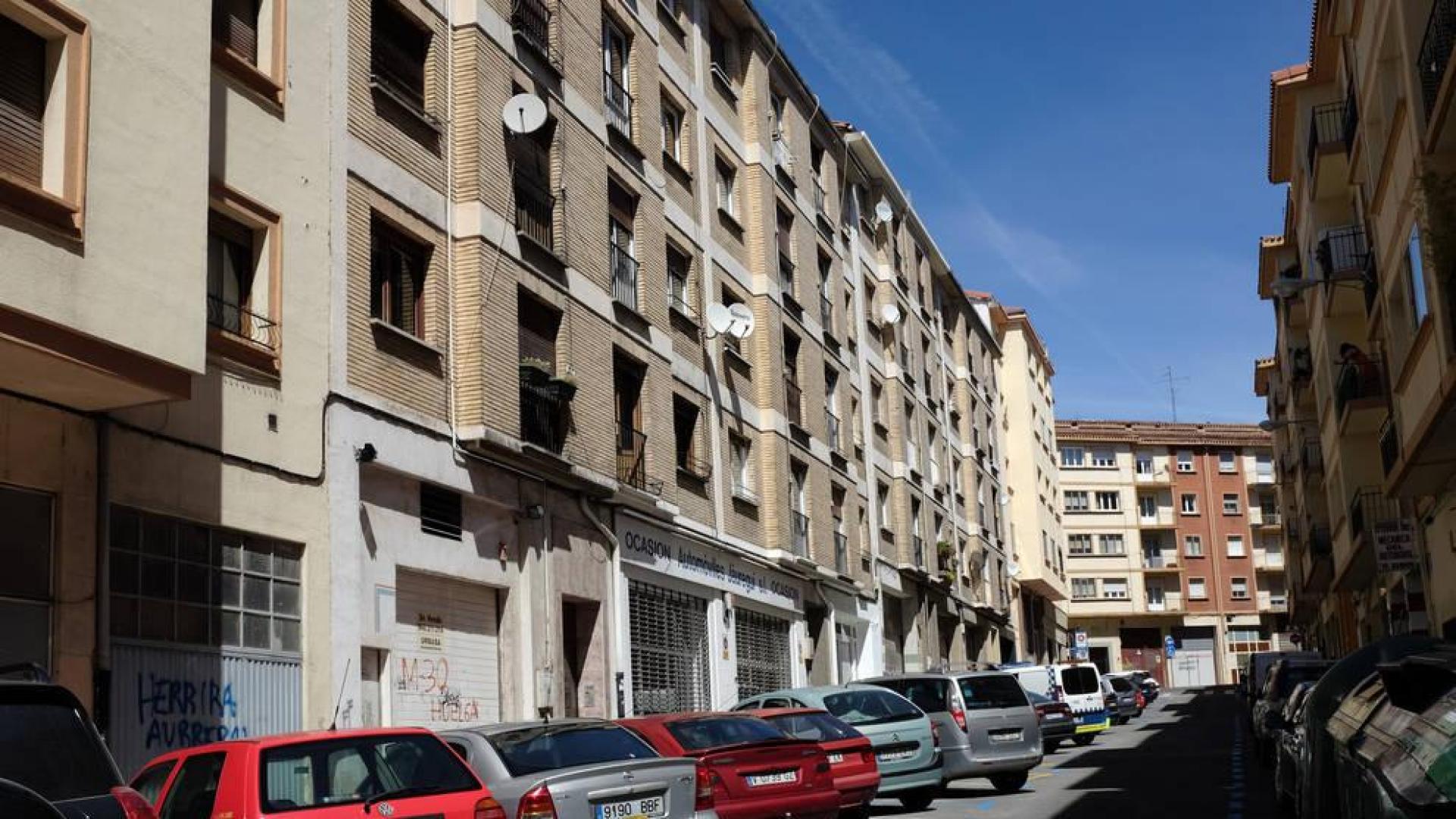 Los ruidos y suciedad de la travesía Guelbenzu hartan a sus vecinos