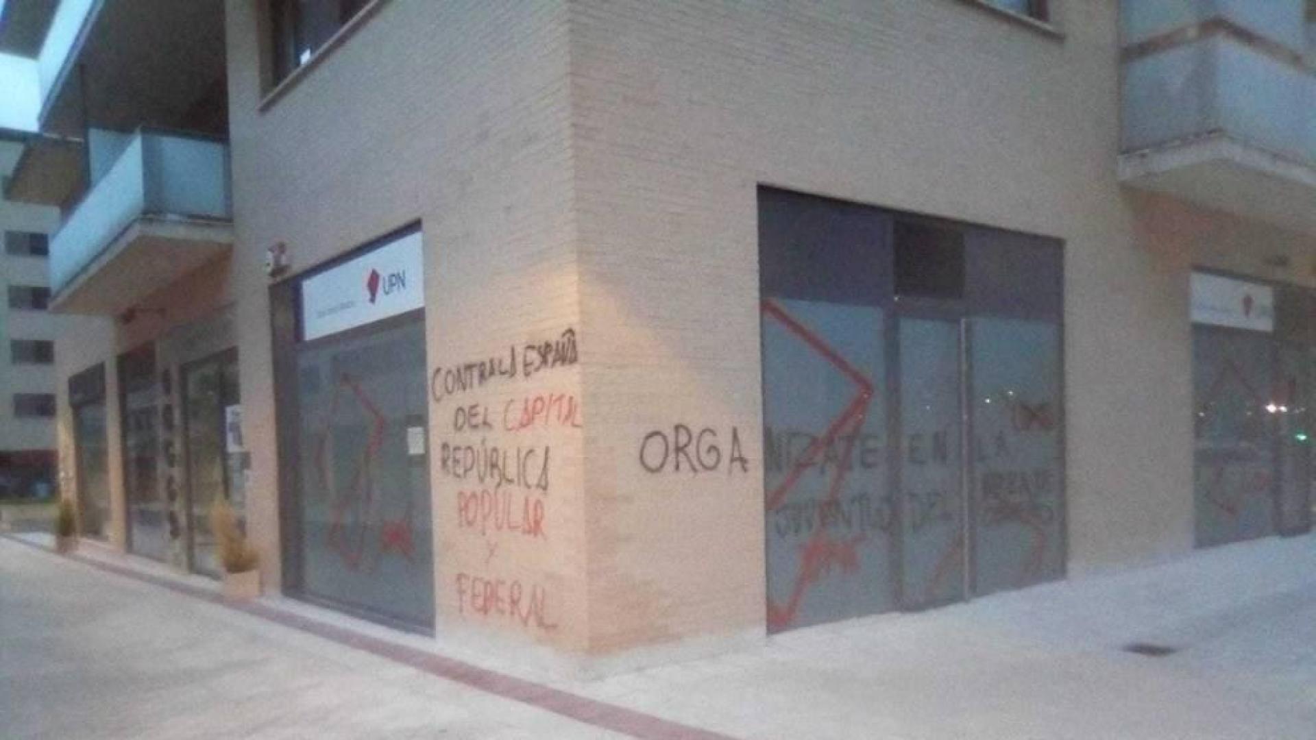 Aparecen pintadas en la sede de UPN en Sarriguren