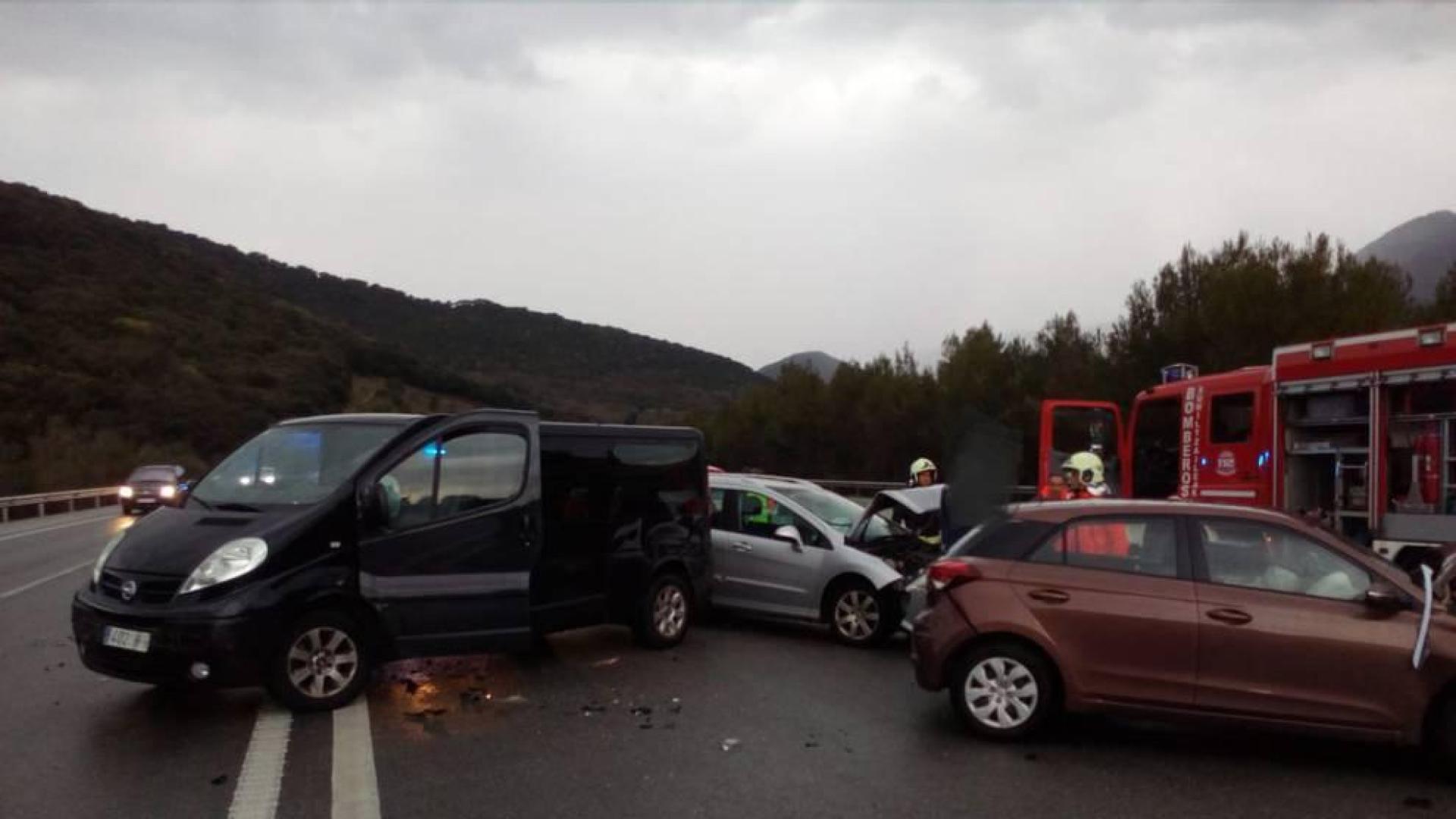 Un herido en un accidente con cinco vehículos implicados en Erice