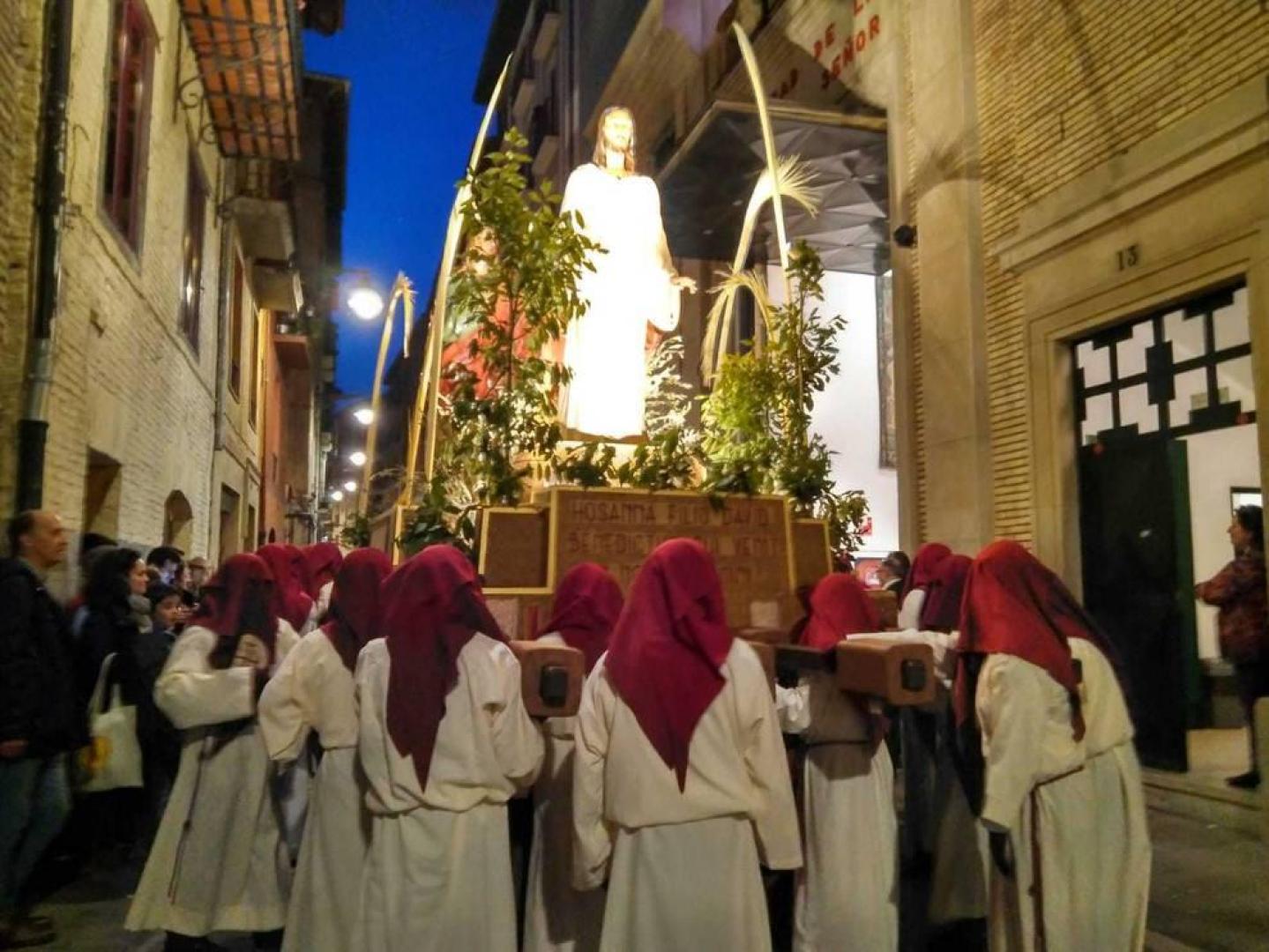 La Entrada en Jerusalén acaba de regresar a la sede de la Hermandad de la Pasión