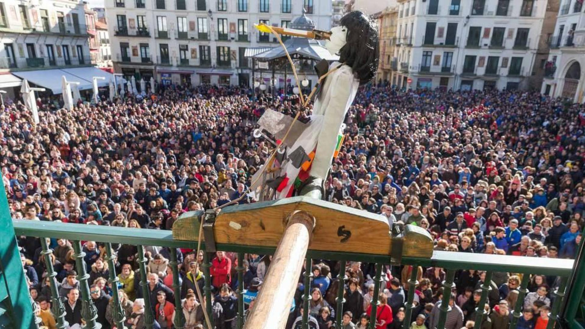 Imágenes de esta fiesta que se celebra el Sábado Santo en la plaza de los Fueros.