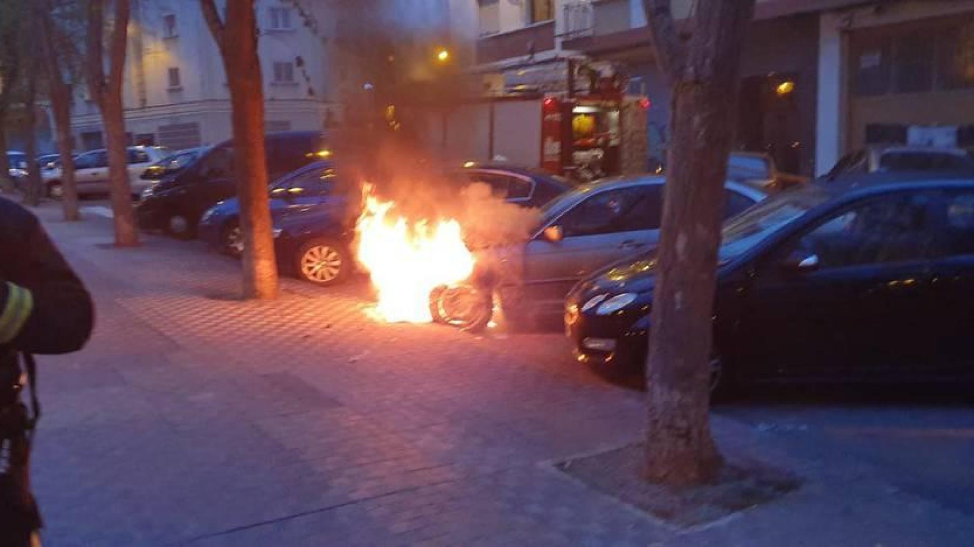 Los fuegos se han producido en la calle Monasterio de Alloz de San Juan, en la calle Guelbenzu de La Milagrosa y en la calle Río Alzania, de Azpilagaña