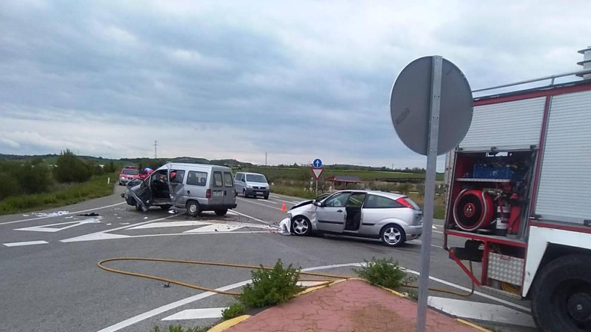 Cuatro personas heridas en un accidente en el cruce entre Allo y Arróniz