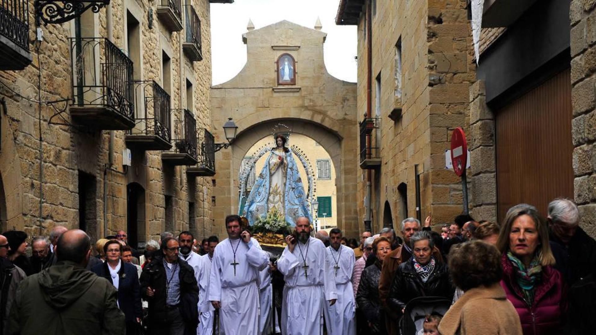 La patrona de Olite, la Virgen del Cólera, cambia de casa tras 150 años