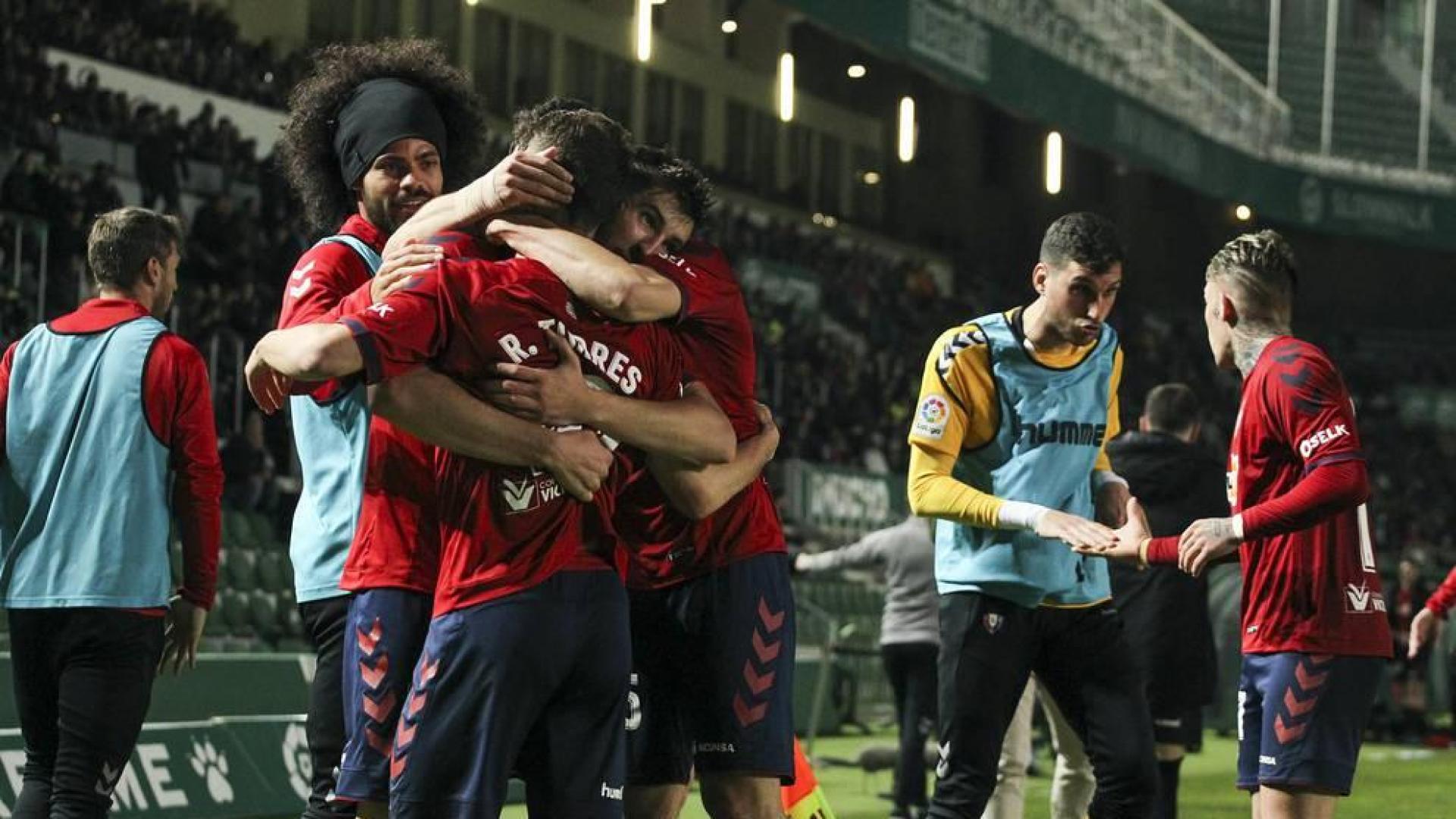 Galería de fotos de la victoria de Osasuna en Elche en la jornada 35 de la Liga 1/2/3.