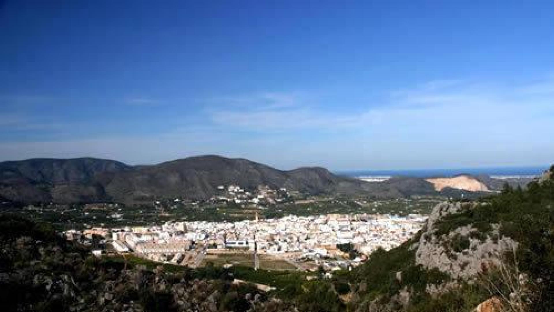Muere un hombre en Alicante tras despeñarse su coche por un barranco