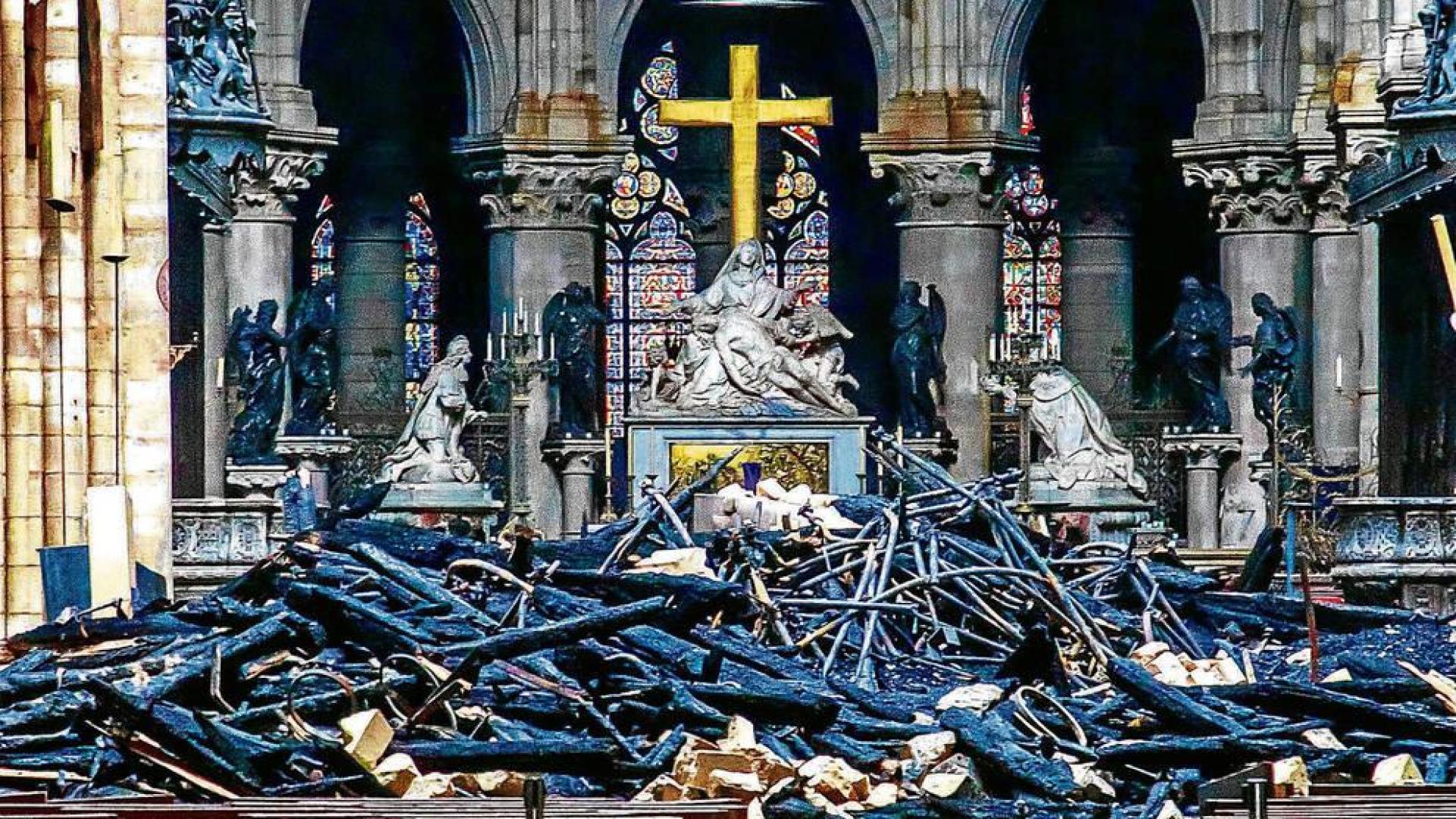 Macron se compromete a reconstruir Notre Dame "en los próximos cinco años"