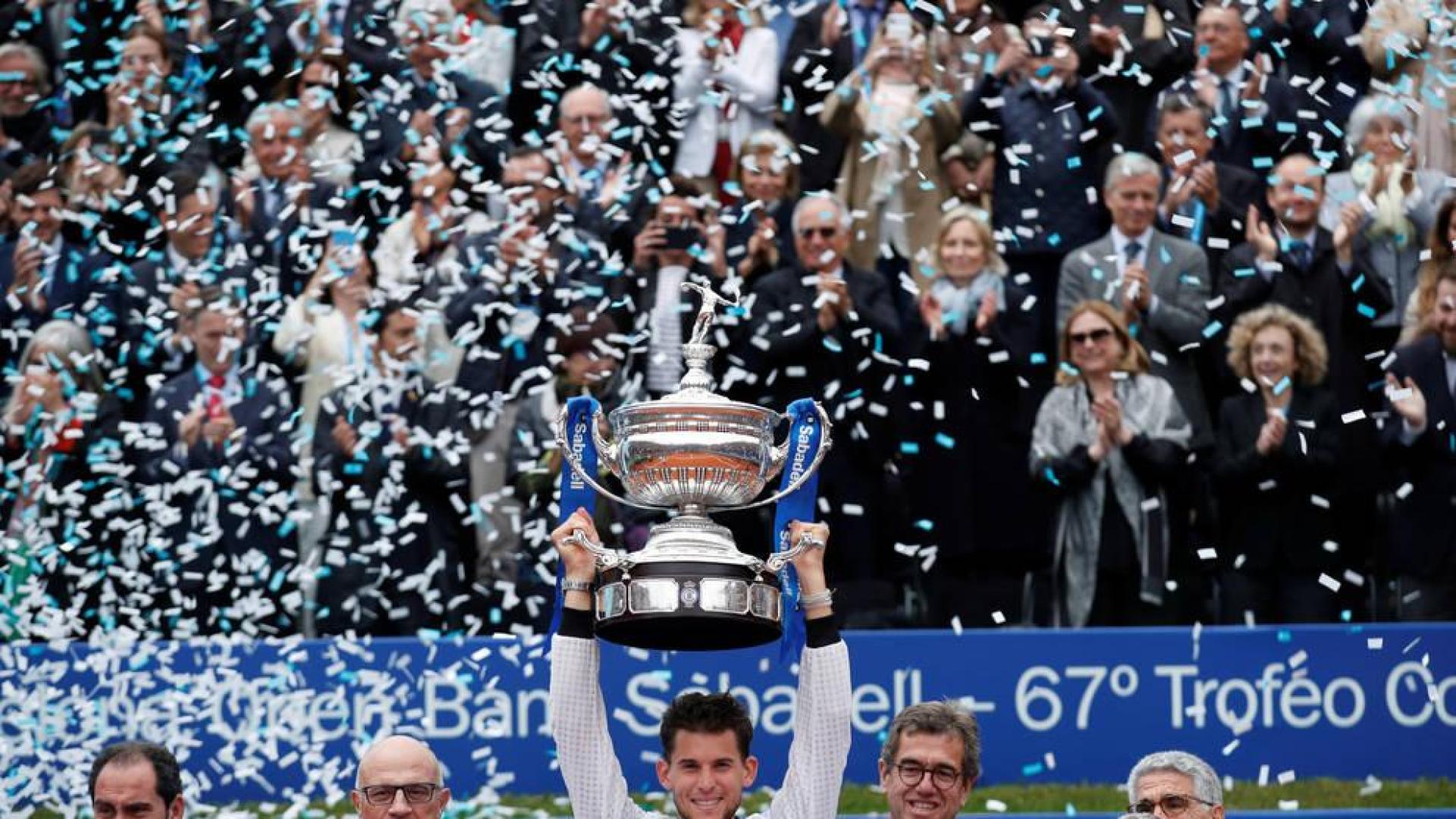 Thiem arrolla a Medvedev y sucede a Nadal en el palmarés del Godó