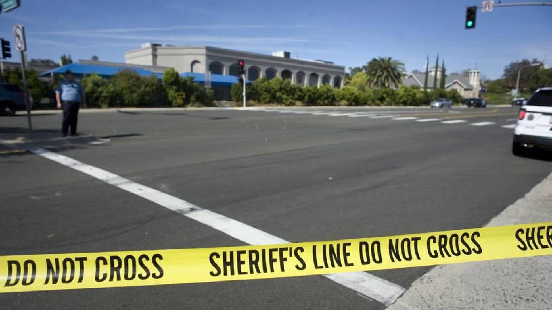 Un muerto y tres heridos en un ataque a una Sinagoga en California