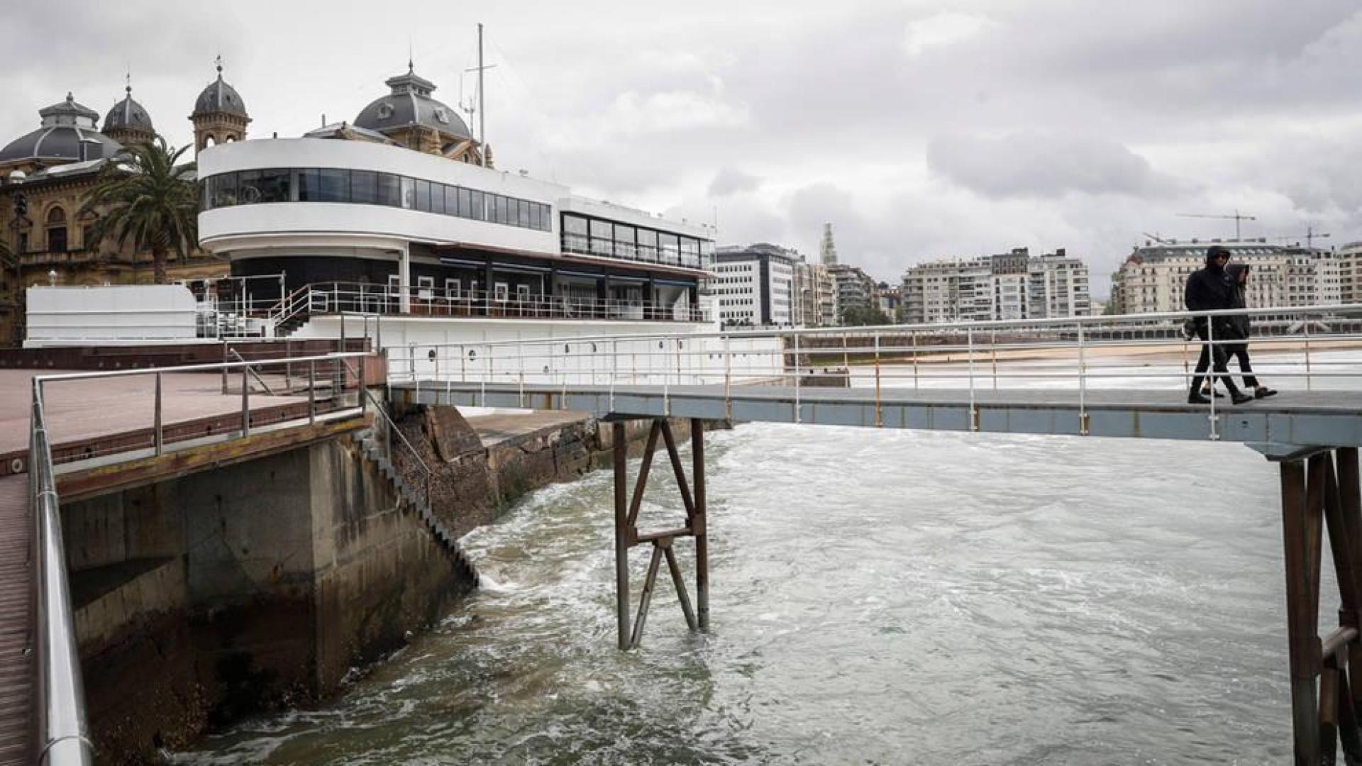 Continúa en extrema gravedad el menor herido en una pelea en San Sebastián