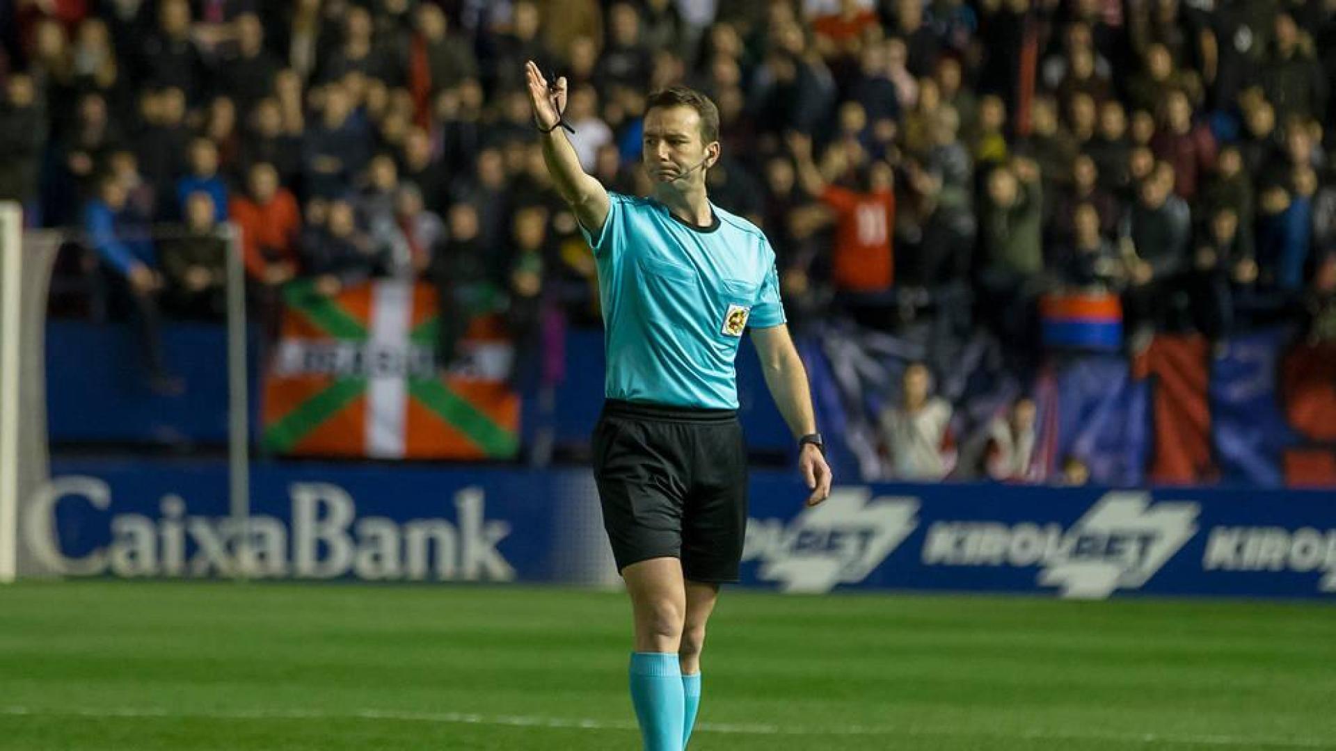El cántabro López Toca, en el partido en El Sadar entre Osasuna y Cádiz.