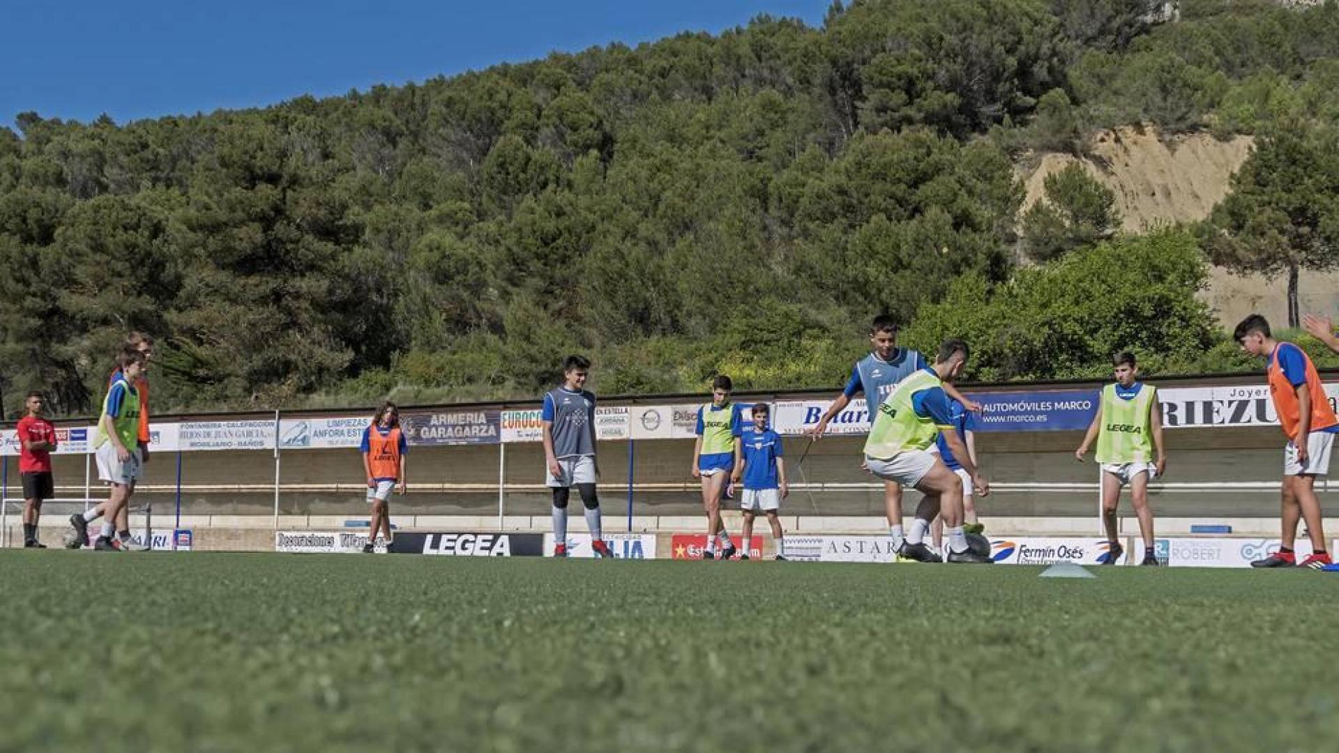 El nuevo césped para el Izarra solo estará a tiempo si se encarga el club