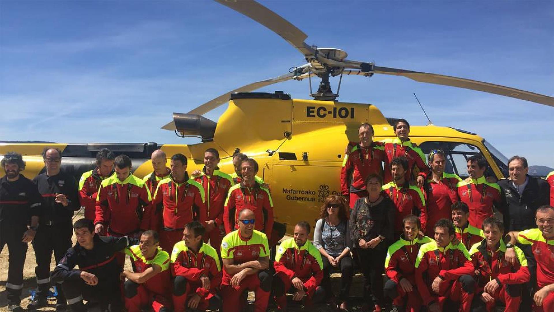 La consejera Beaumont y los directores de Bomberos y Protección Civil con los integrantes del GRT.
