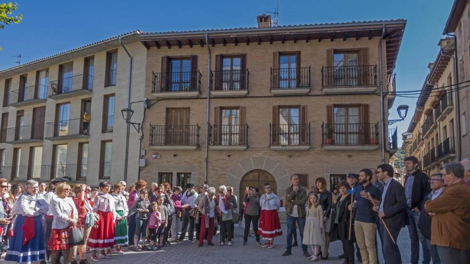 Estella y Villatuerta cambian las varas con sabor a despedida