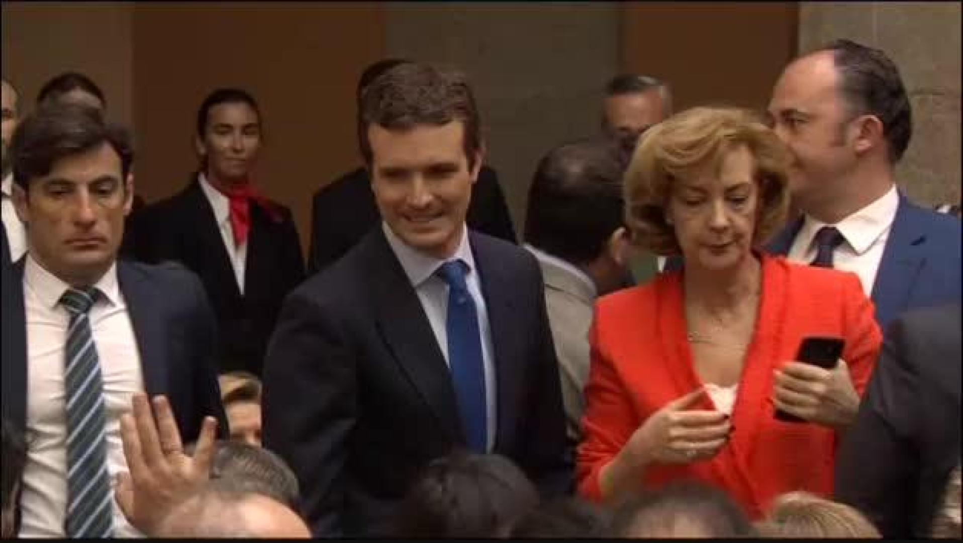 Casado se reencuentra con Ángel Garrido en la celebración del Dos de Mayo