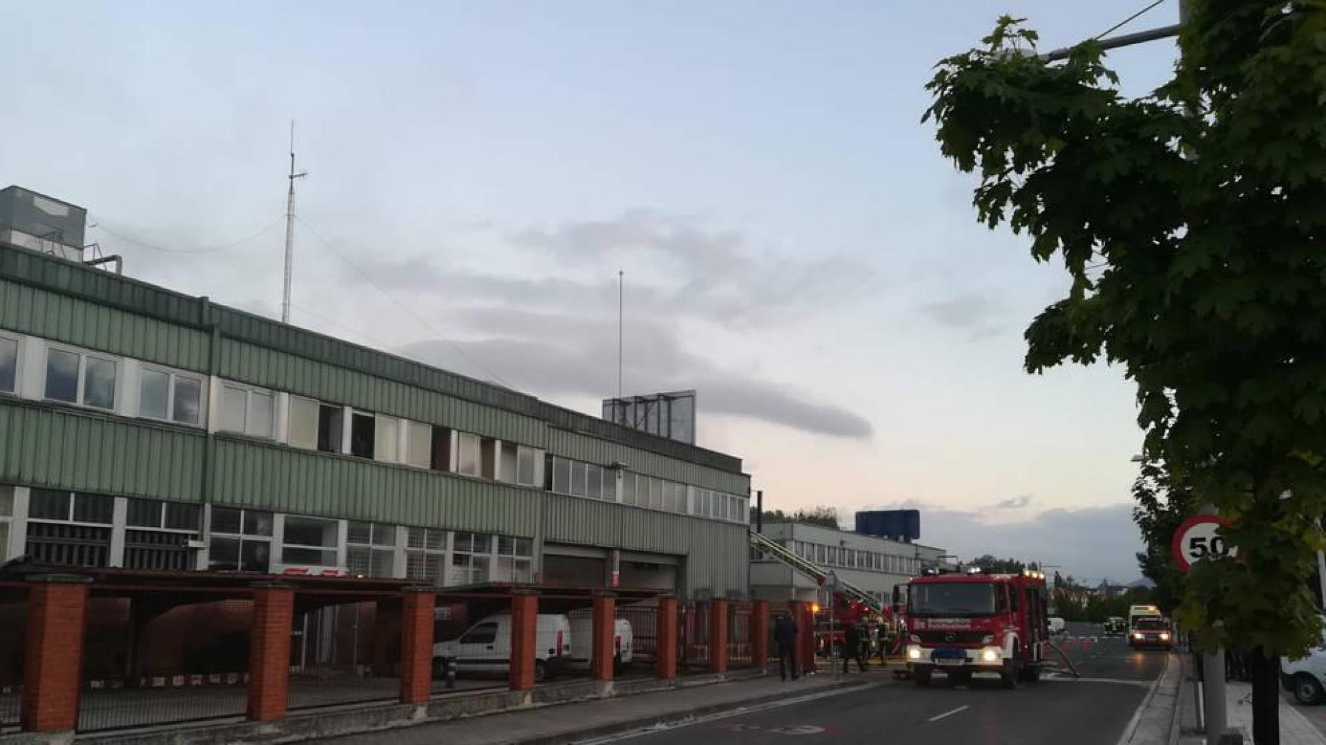 Un incendio afecta a la planta de Berlys en Mutilva Baja